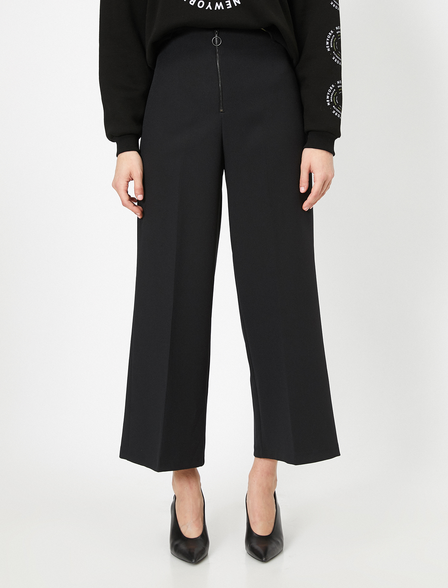   Fermuar Detaylı Geniş Paça Pantolon