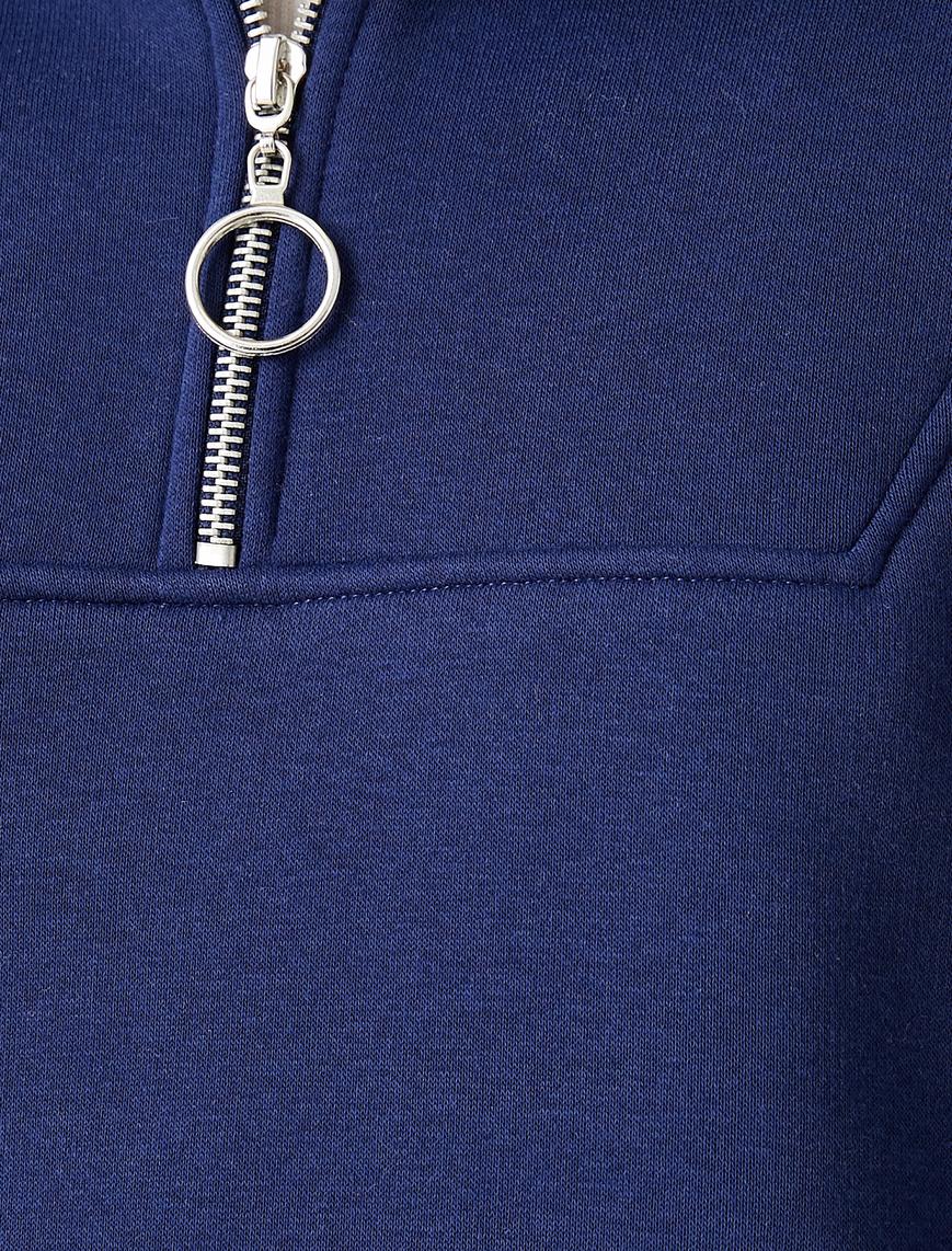   Dik Yaka Fermuarlı Sweatshirt