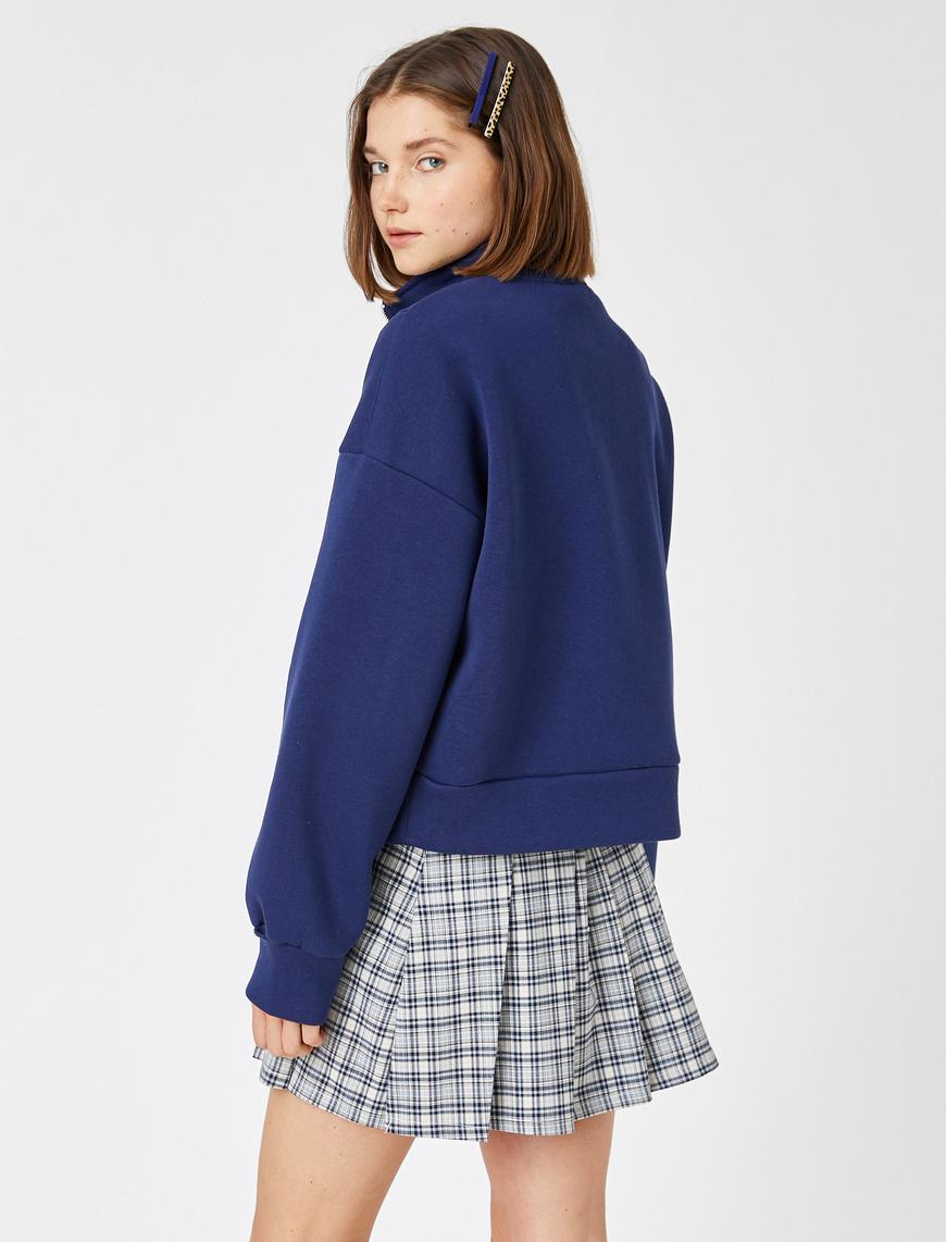   Dik Yaka Fermuarlı Sweatshirt