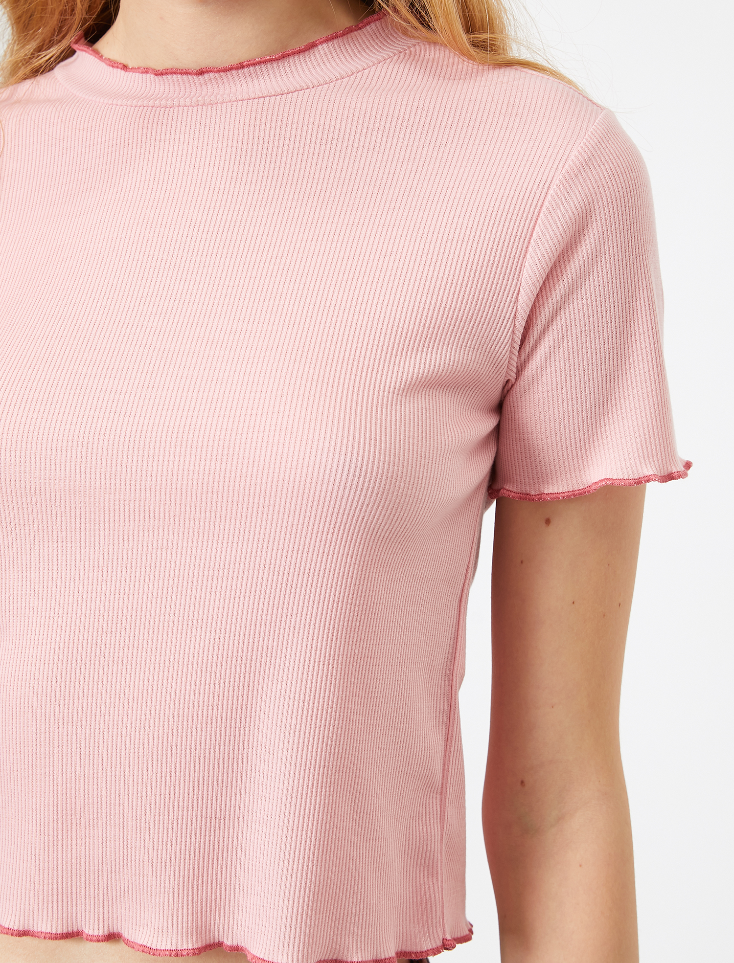   Yaka ve Kol Detaylı Bisiklet Yaka Kısa Kol Tişört