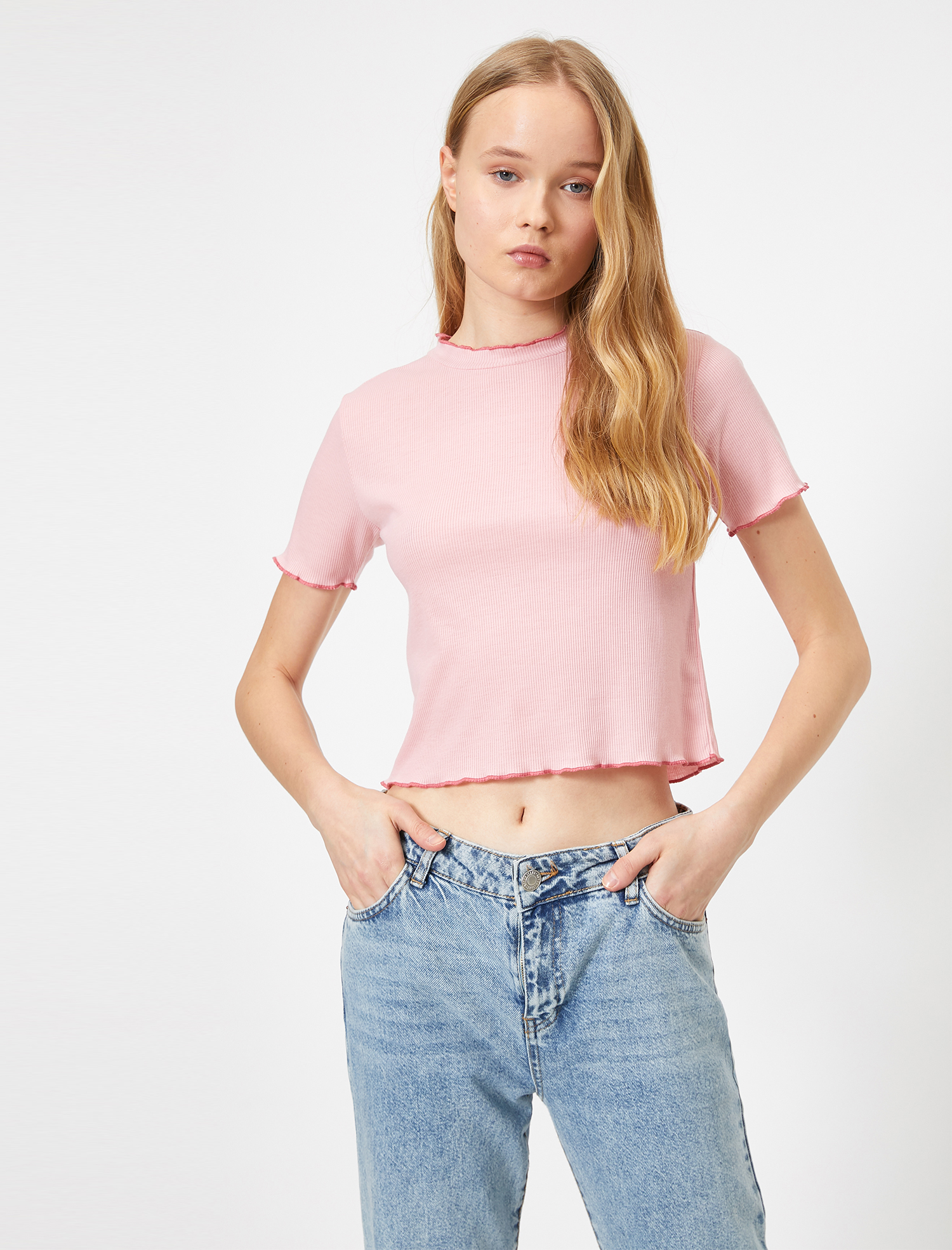   Yaka ve Kol Detaylı Bisiklet Yaka Kısa Kol Tişört