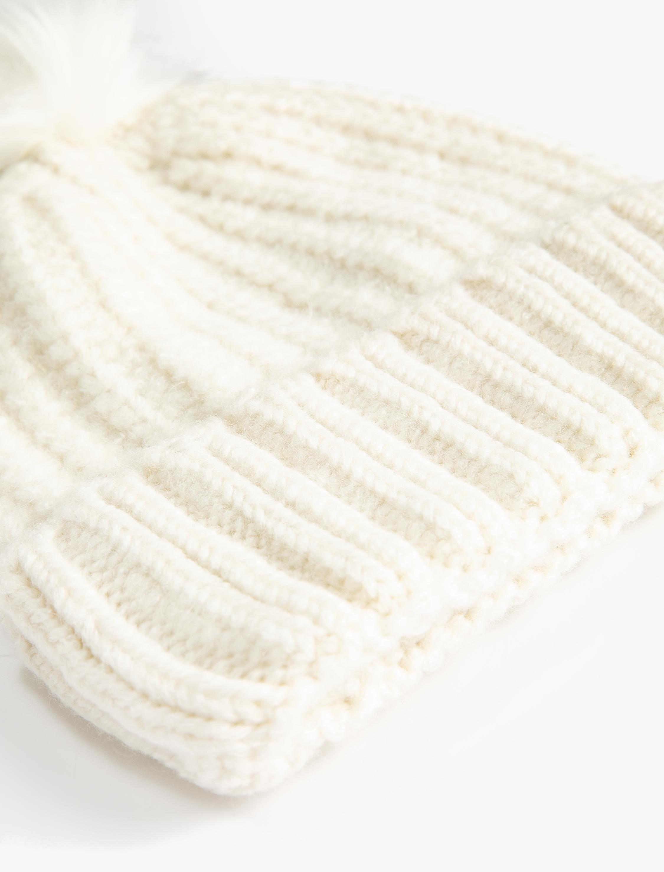  Kadın Lastikli Örgü Bere Kenarları Katlı Peluş Ponpon Detaylı