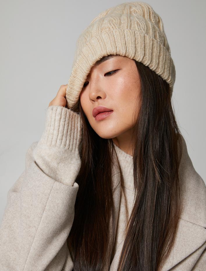 Kadın Saç Örgü Bere Kenarları Katlı