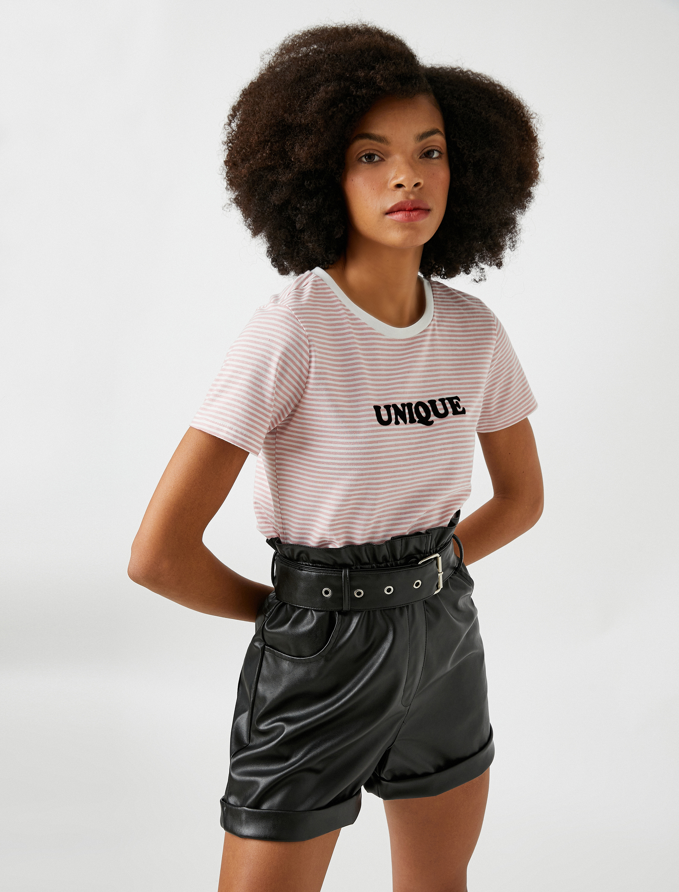   Kısa Kollu Bisiklet Yaka Tişört