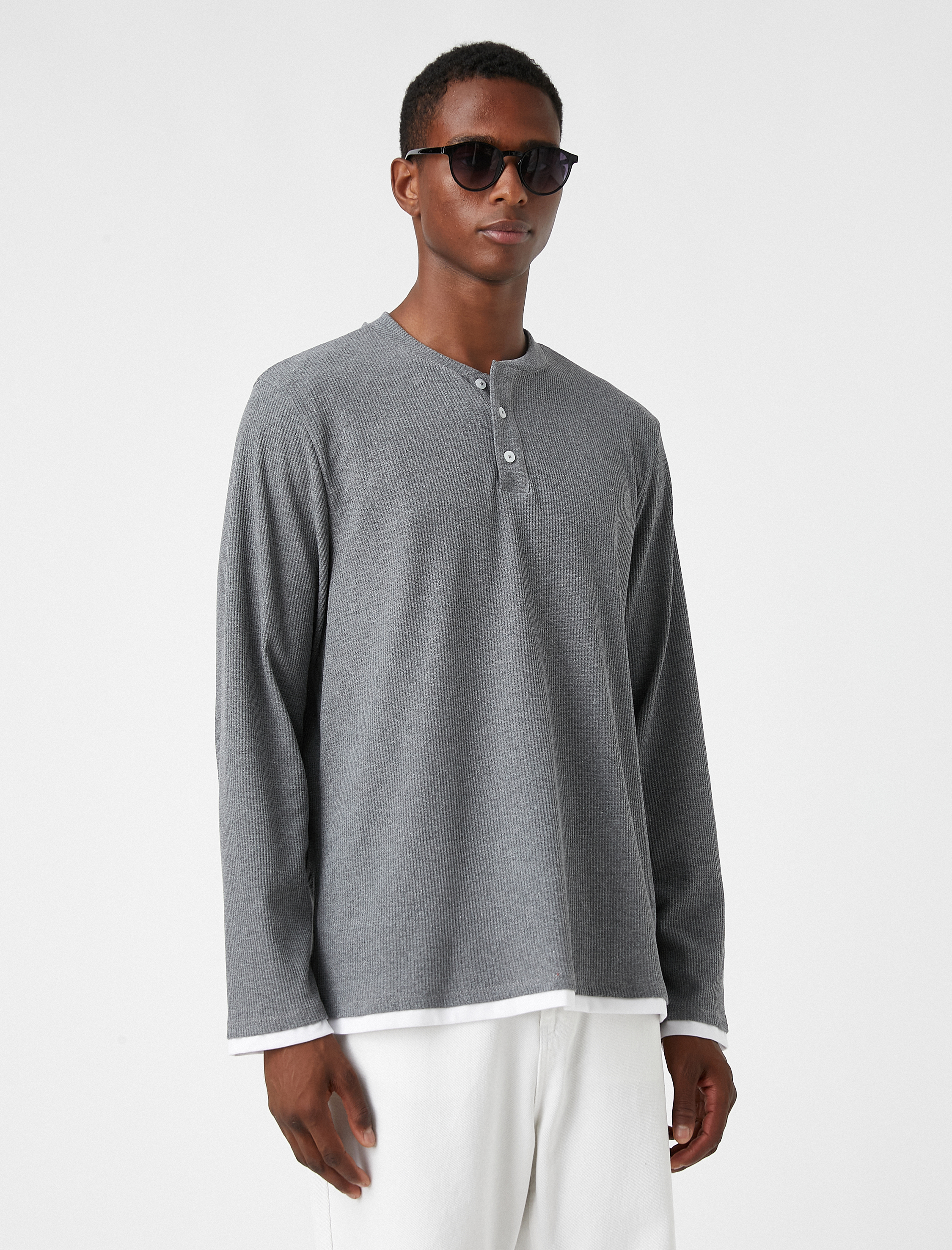   Yakası Düğmeli Uzun Kollu Tişört