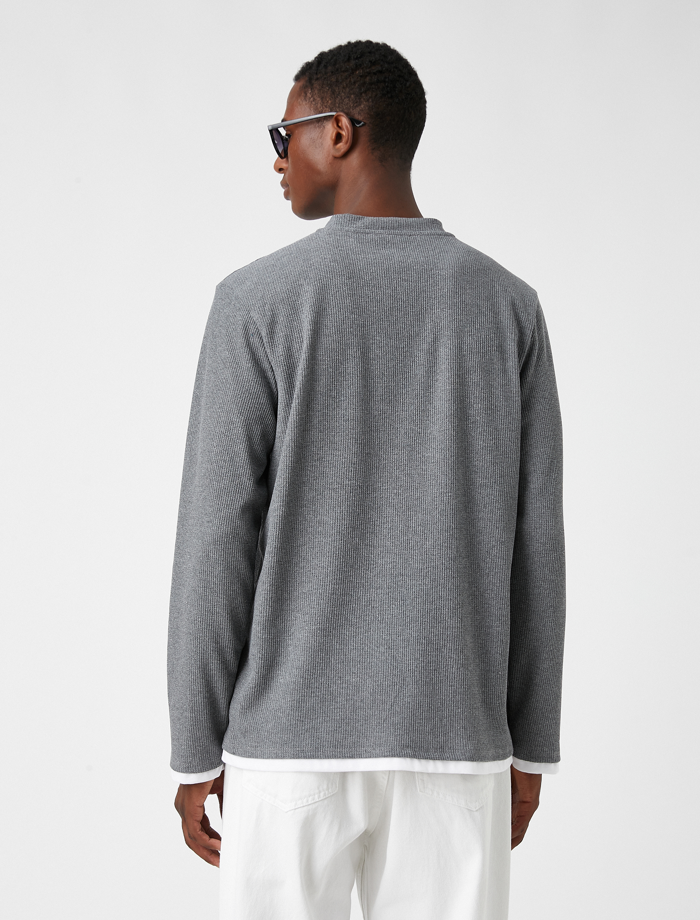   Yakası Düğmeli Uzun Kollu Tişört