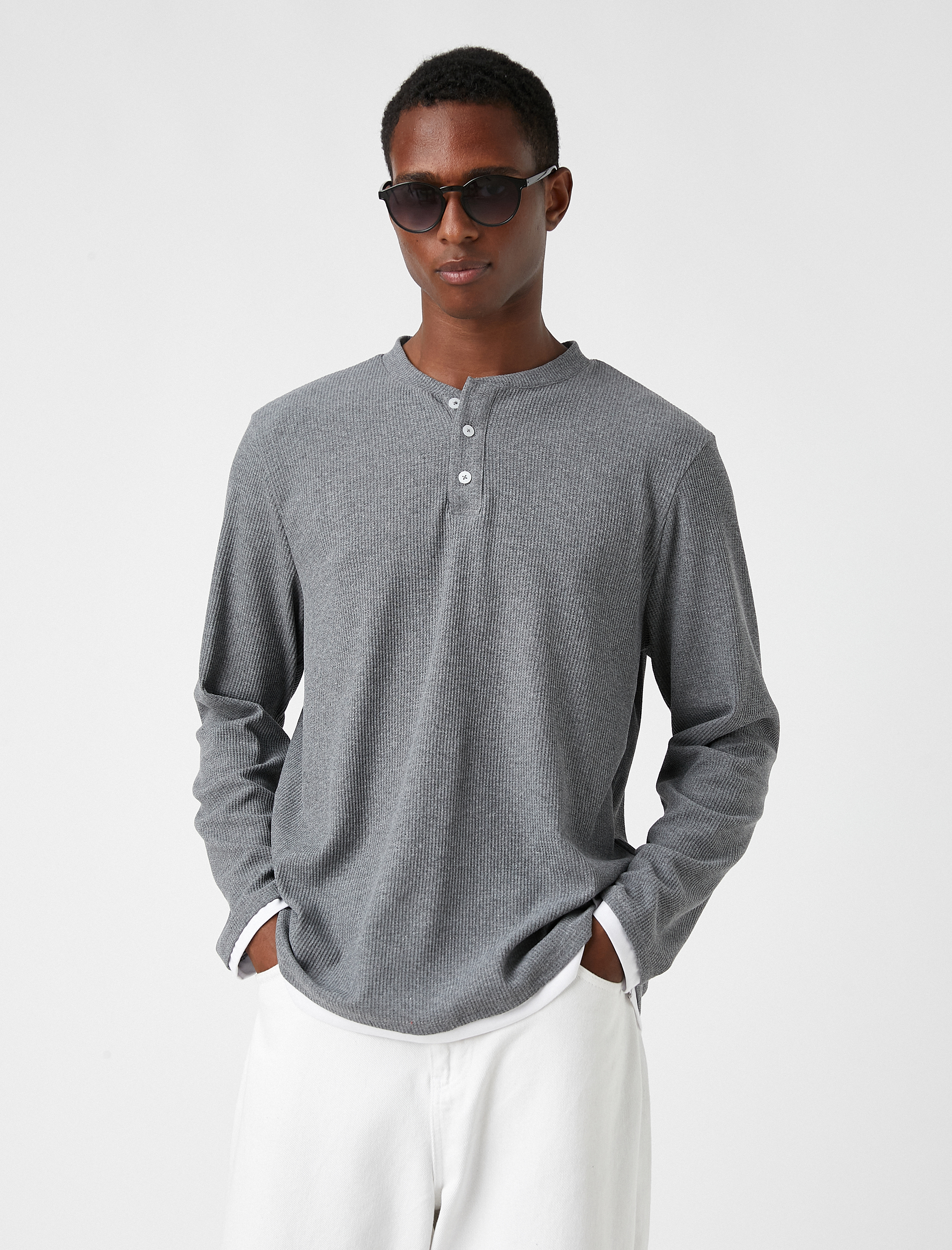   Yakası Düğmeli Uzun Kollu Tişört