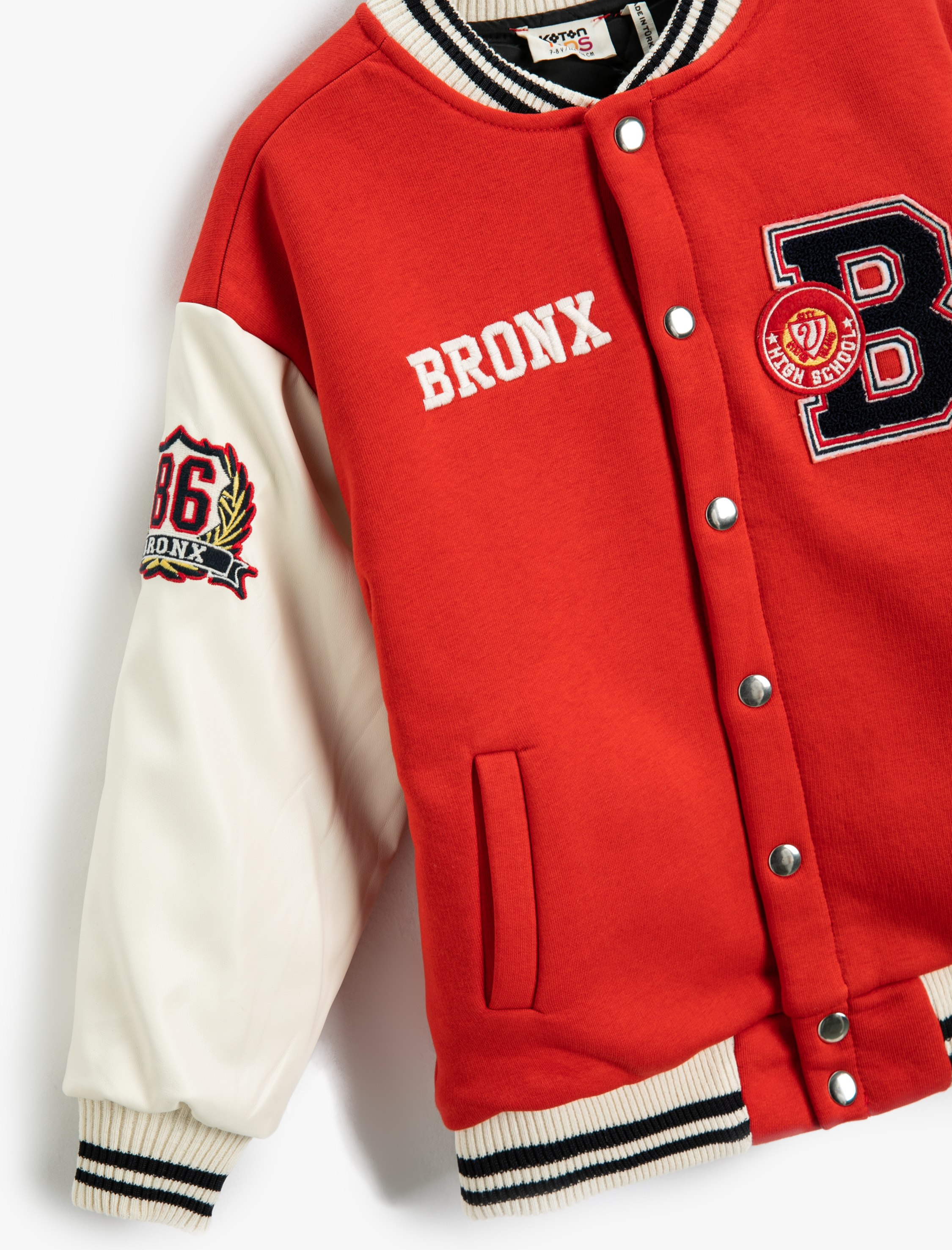 Erkek Çocuk Kolej Ceket Aplike Detaylı Cepli Yuvarlak Yaka Şardonlu