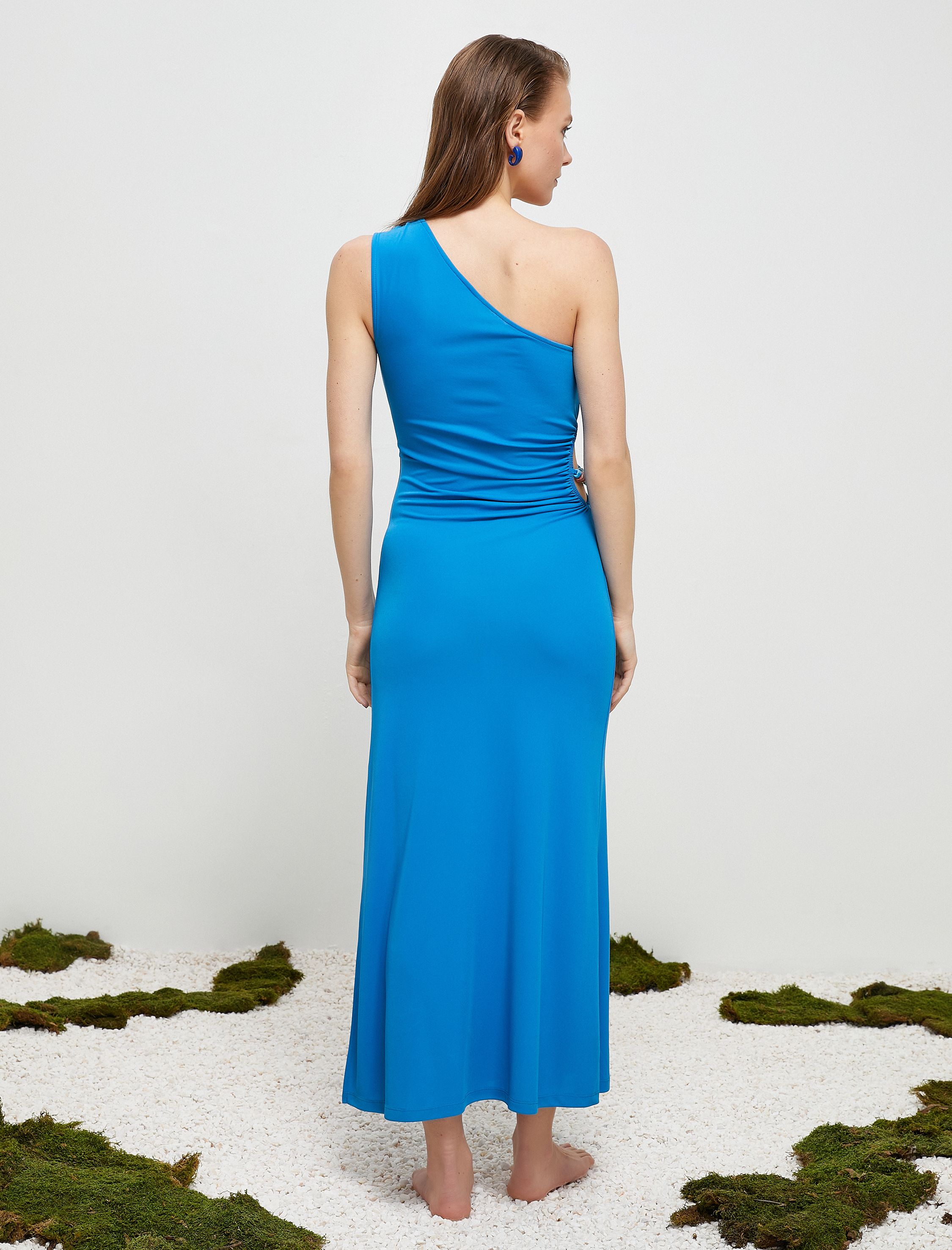   Koton X Şahika Ercümen - Pencere Detaylı Tek Omuz Uzun Elbise