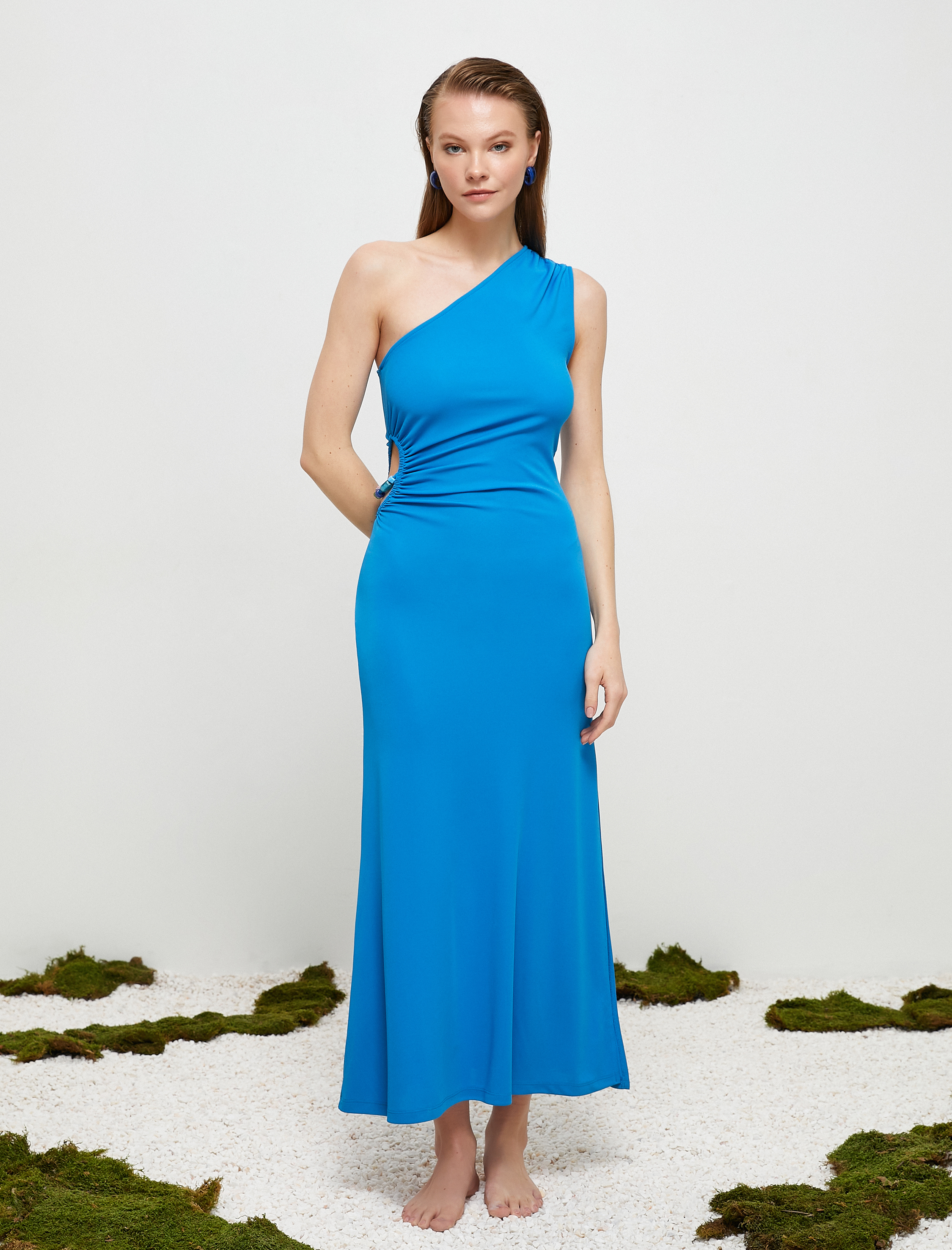   Koton X Şahika Ercümen - Pencere Detaylı Tek Omuz Uzun Elbise