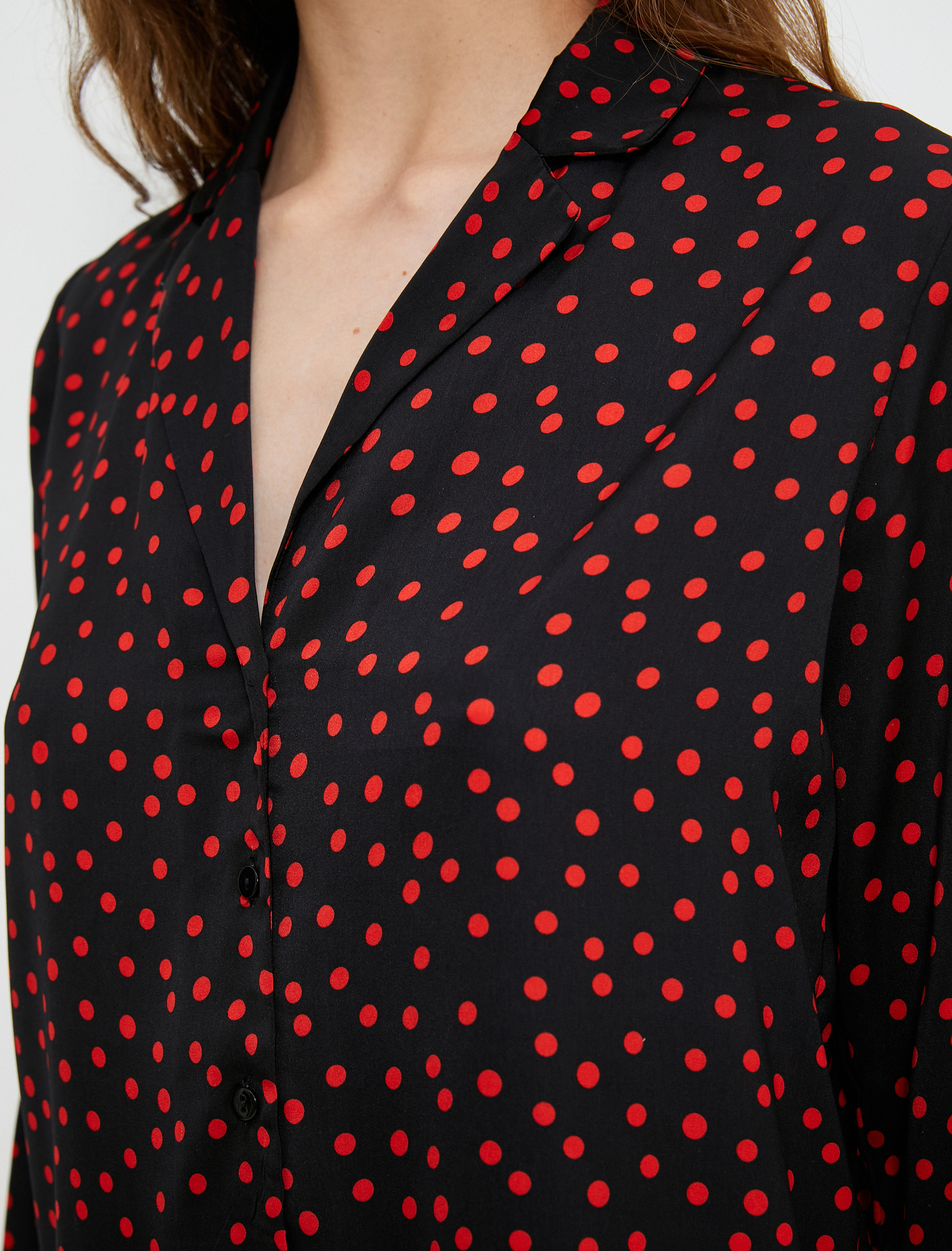   Uzun Kollu Gömlek Puantiyeli Düğmeli Klasik Yaka