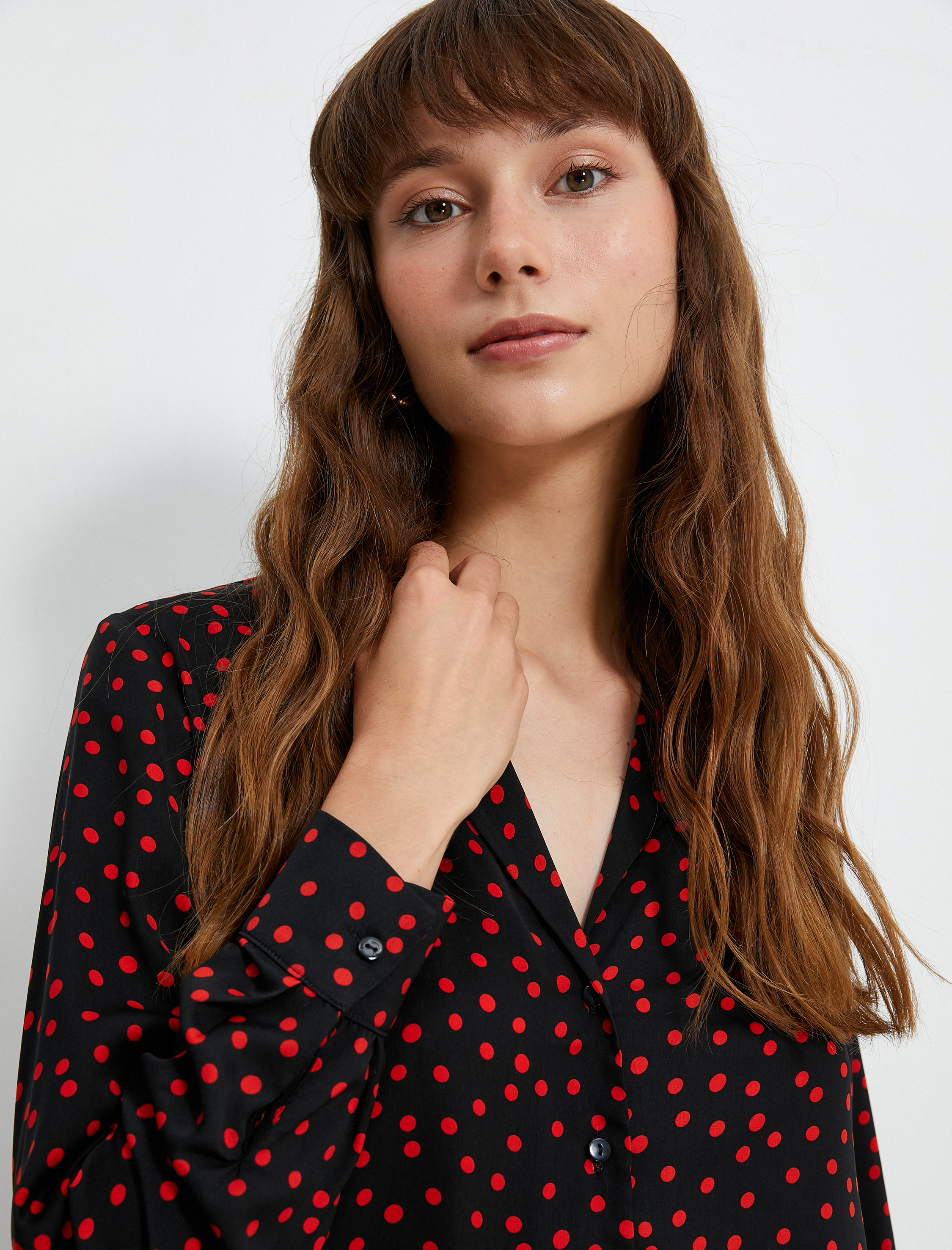   Uzun Kollu Gömlek Puantiyeli Düğmeli Klasik Yaka