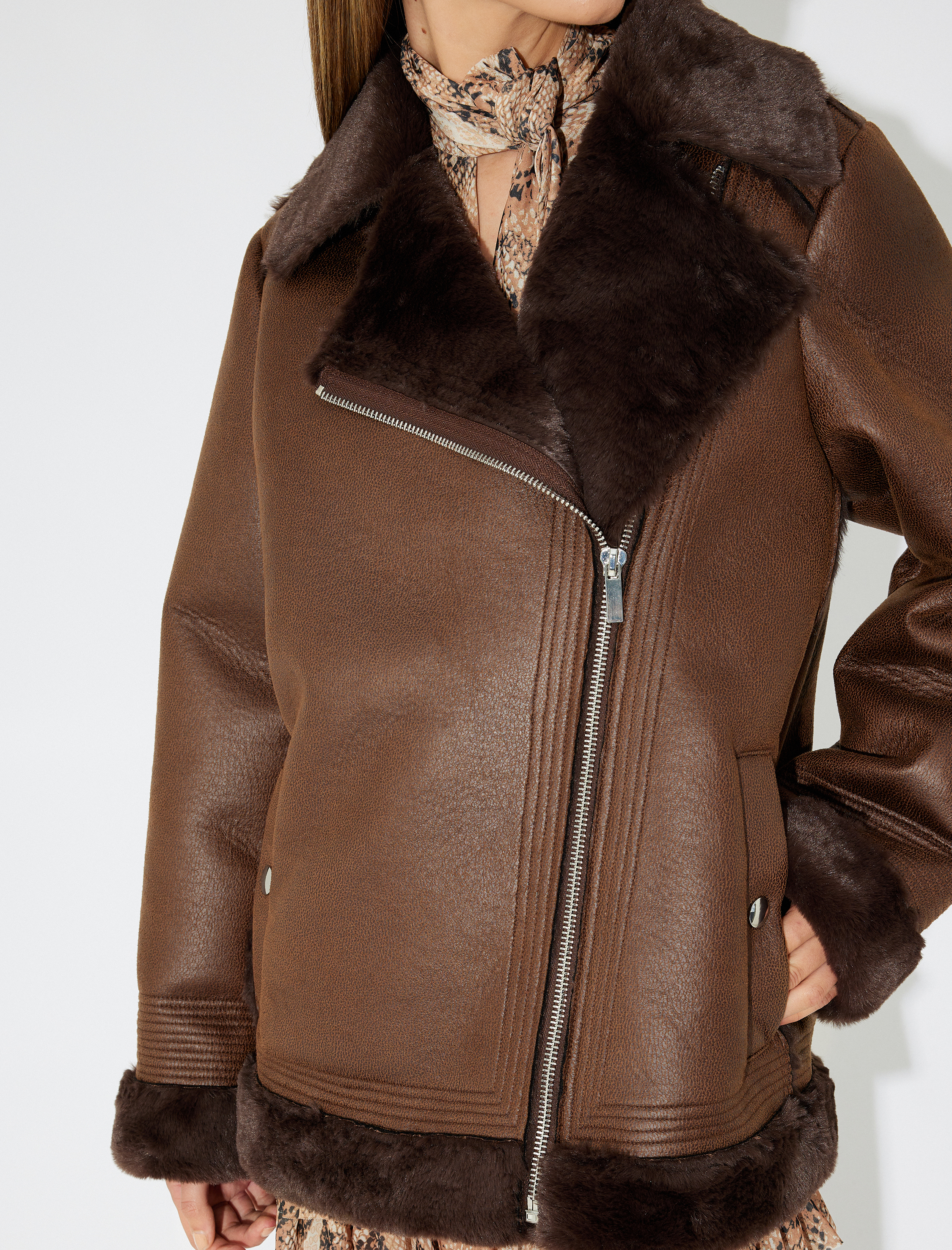   Fermuarlı Cepli Rahat Kalıp Yakası Suni Kürk Detaylı Suni Deri Biker Ceket