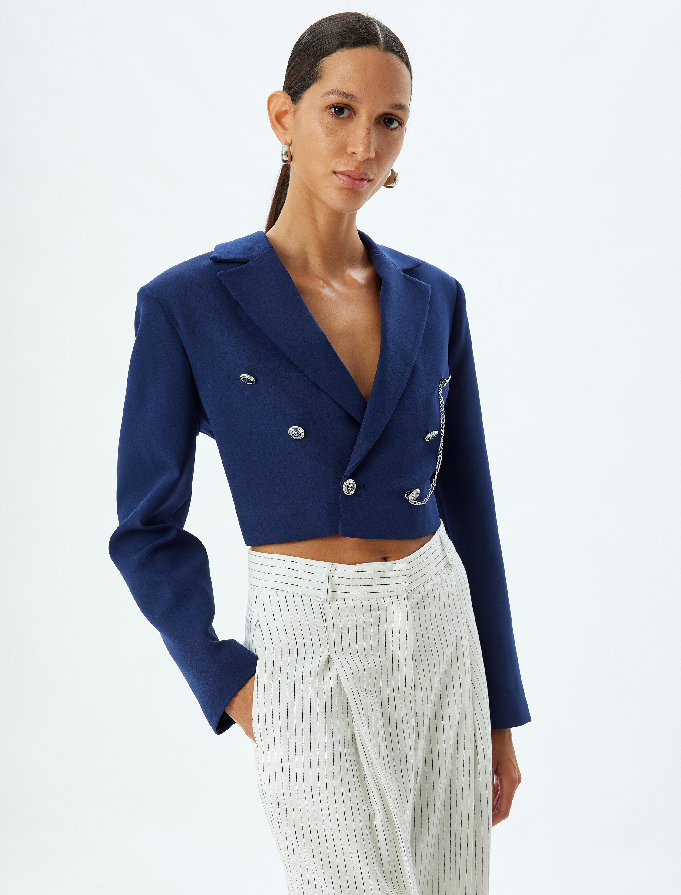   Kruvaze Crop Blazer Ceket Armürlü Zincir Detaylı Düğmeli