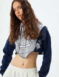 Crop Kapşonlu Sweatshirt Asimetrik Baskılı Renk Bloklu