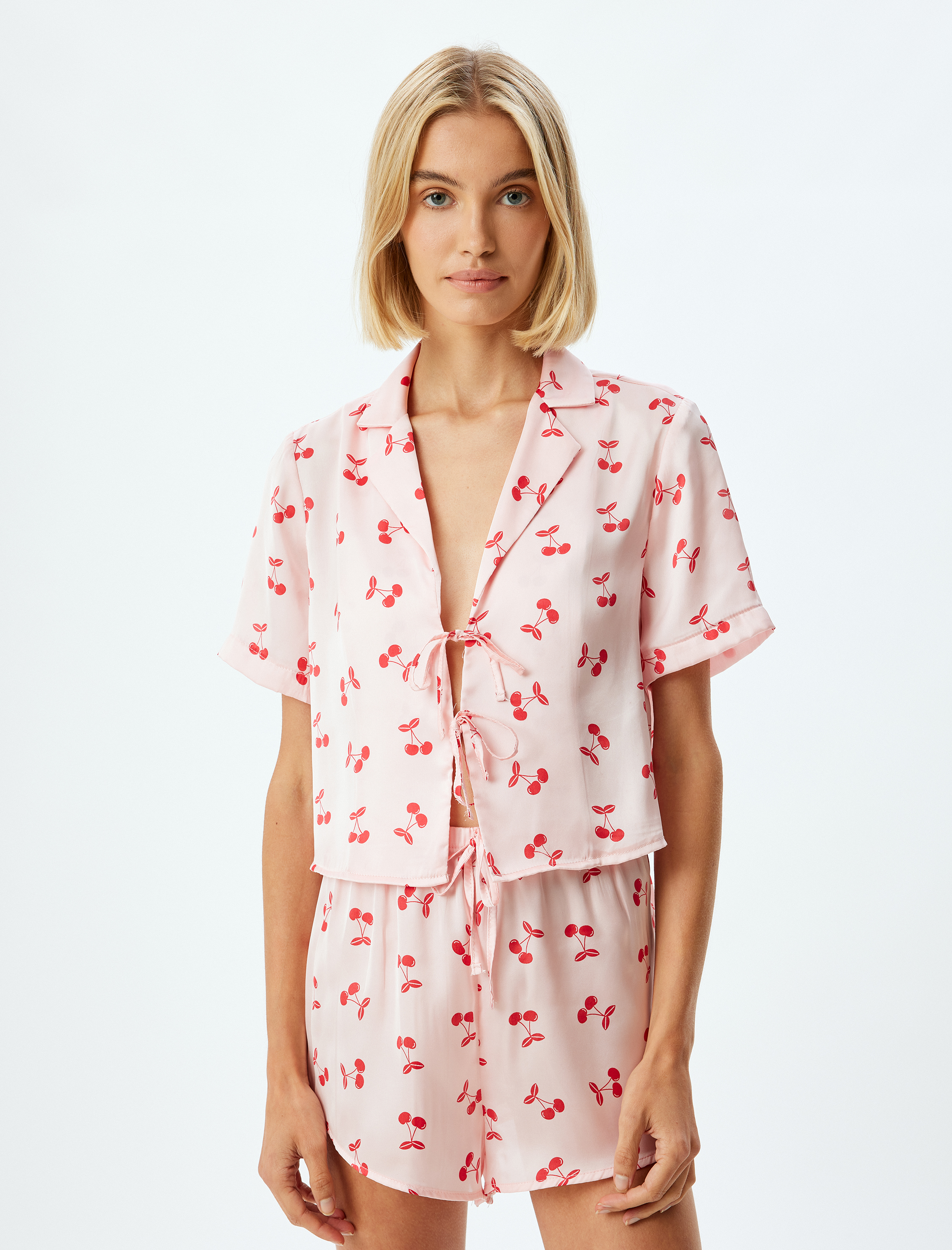   Fiyonk Bağlamalı Kiraz Baskılı Kısa Kollu Crop Pijama Üstü