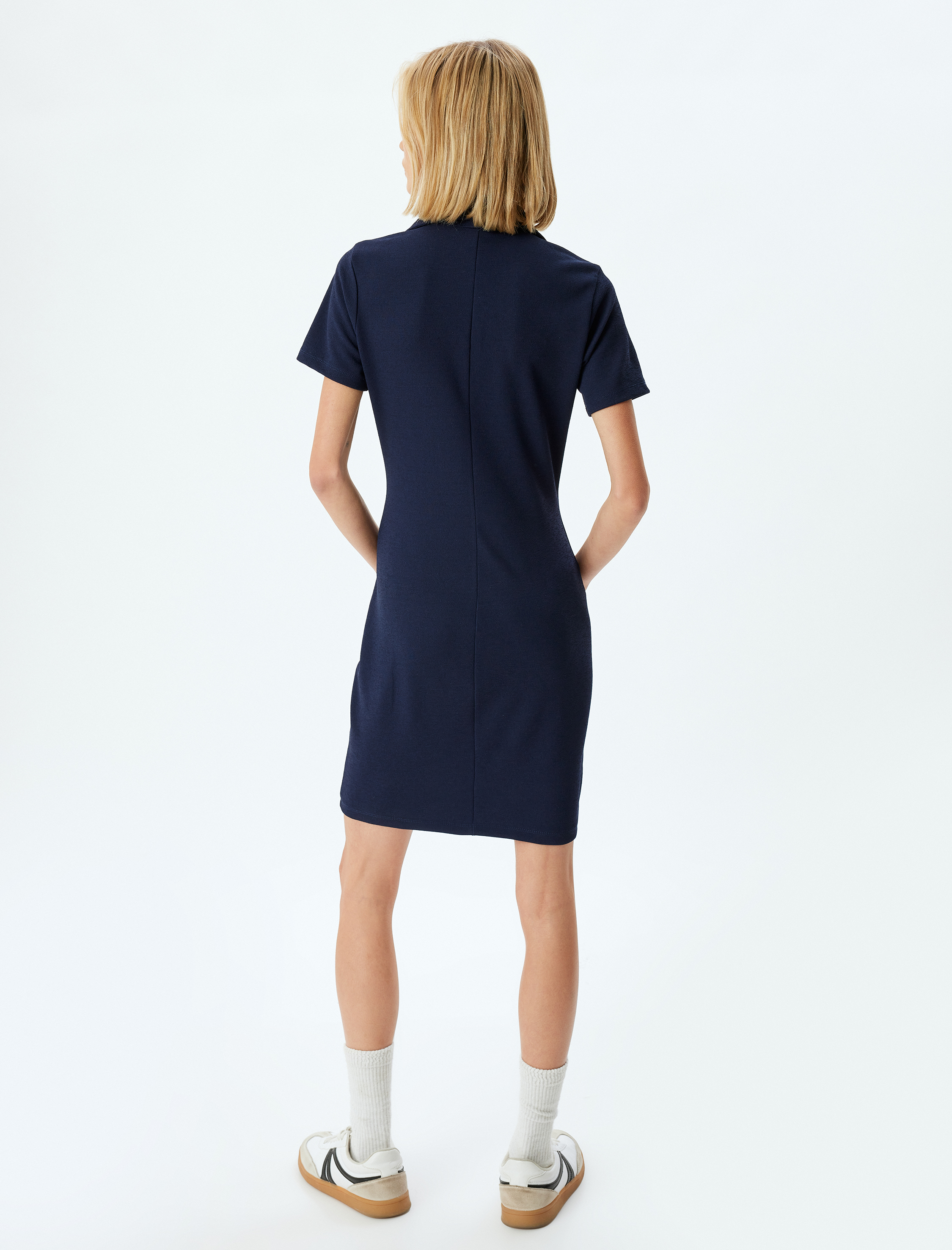   Kısa Kollu Yarım Düğme Detaylı Slim Fit Polo Yaka Mini Elbise