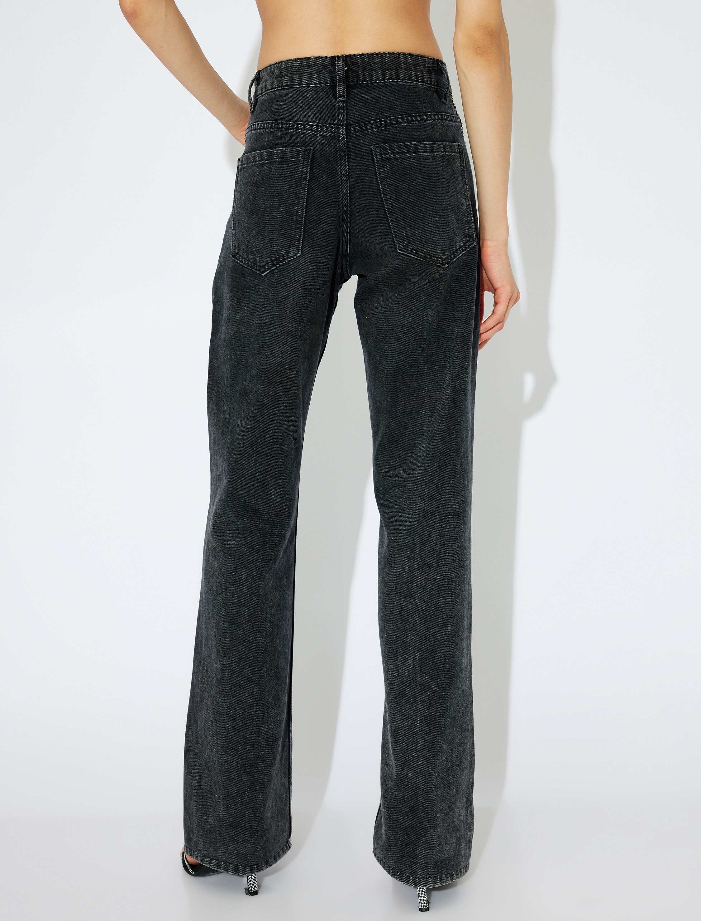 Koton X Zeynep Bastık - Standart Bel Taşlı Kot Pantolon Düğme Detaylı