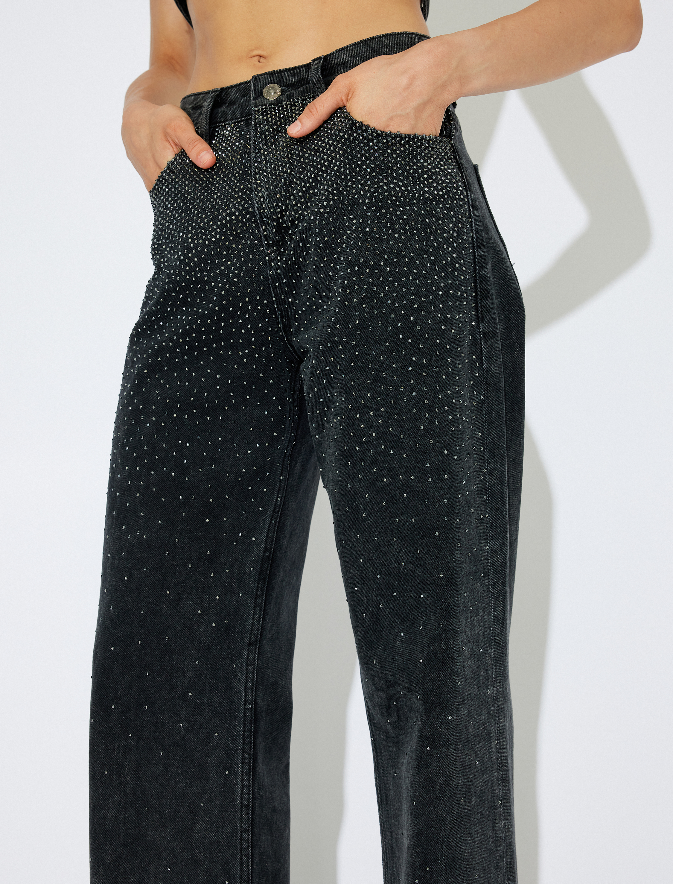 Koton X Zeynep Bastık - Standart Bel Taşlı Kot Pantolon Düğme Detaylı