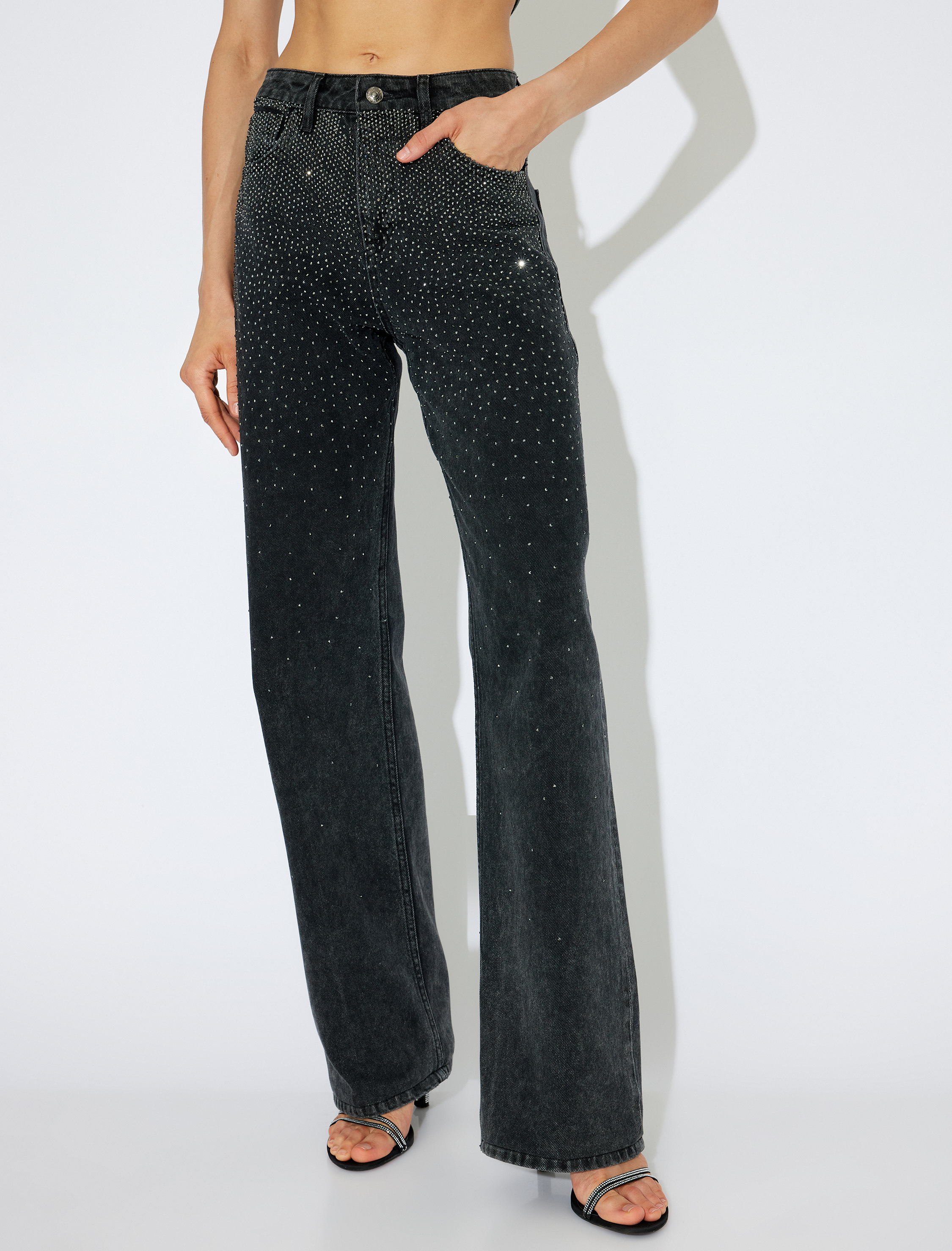 Koton X Zeynep Bastık - Standart Bel Taşlı Kot Pantolon Düğme Detaylı