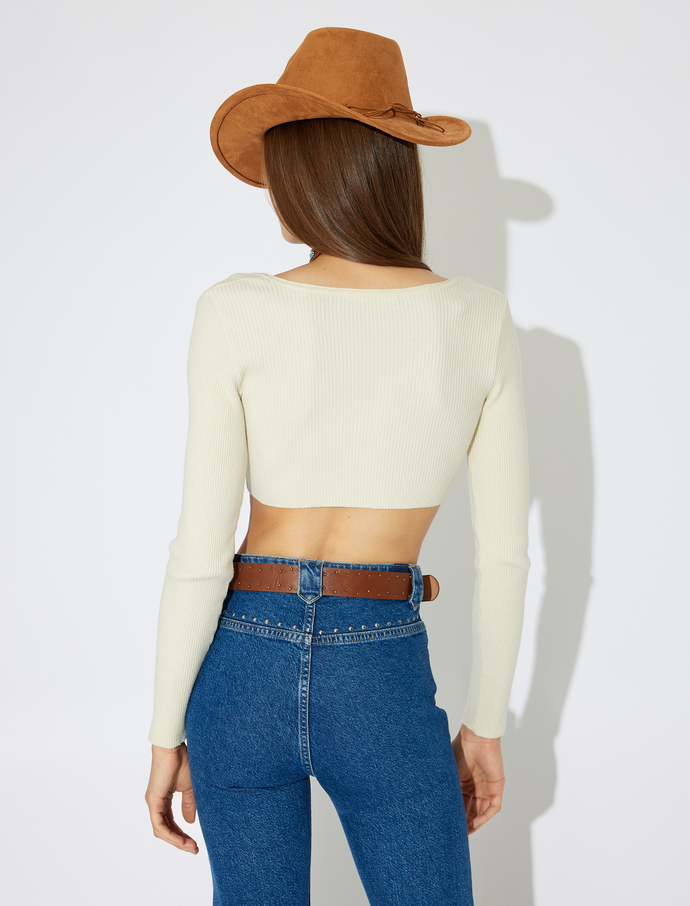 Koton X Zeynep Bastık - Önden Çapraz Bağcık Detaylı Uzun Kollu U Yaka  Crop Triko Kazak