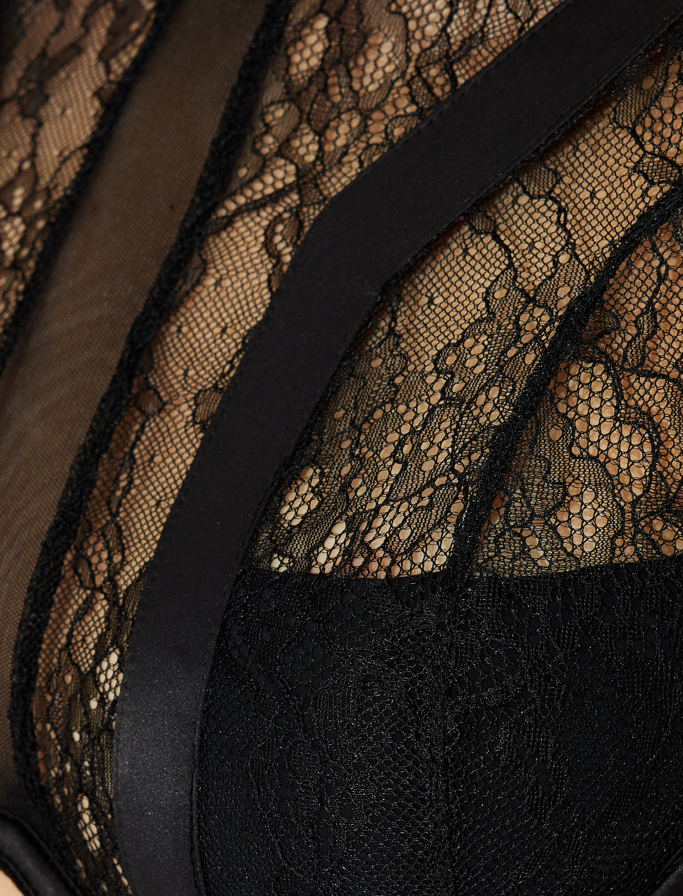   Koton X Zeynep Bastık - Dantelli Büstiyer Balenli Dolgusuz Transparan Arkası Fermuarlı