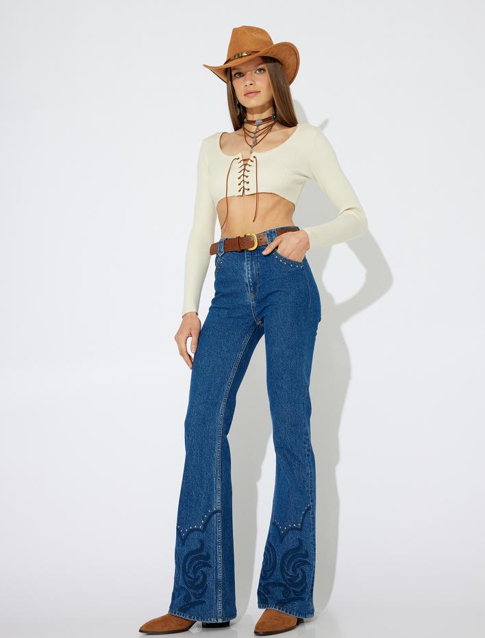  Koton X Zeynep Bastık - Önden Çapraz Bağcık Detaylı Uzun Kollu U Yaka  Crop Triko Kazak