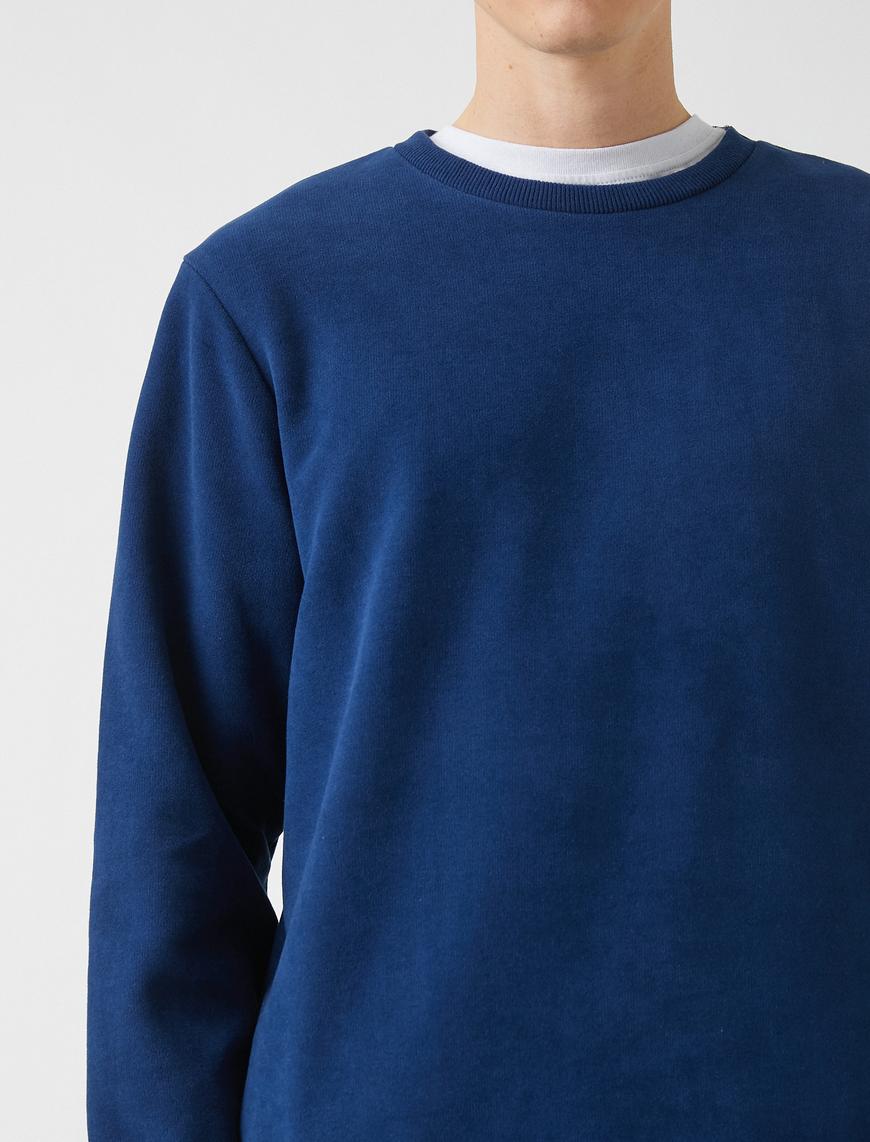   Basic Sweatshirt