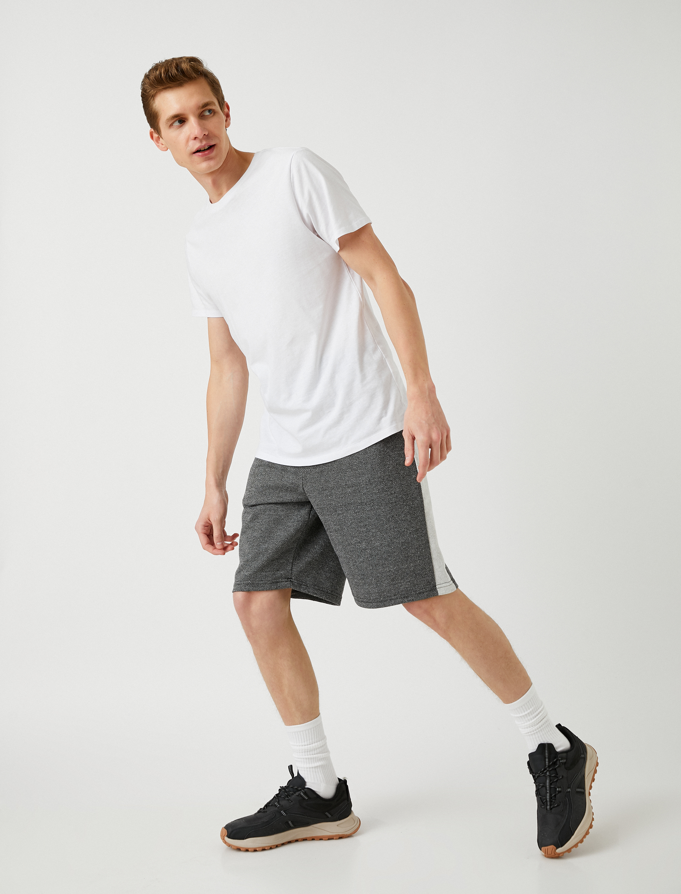   Desenli Şeritli Şort