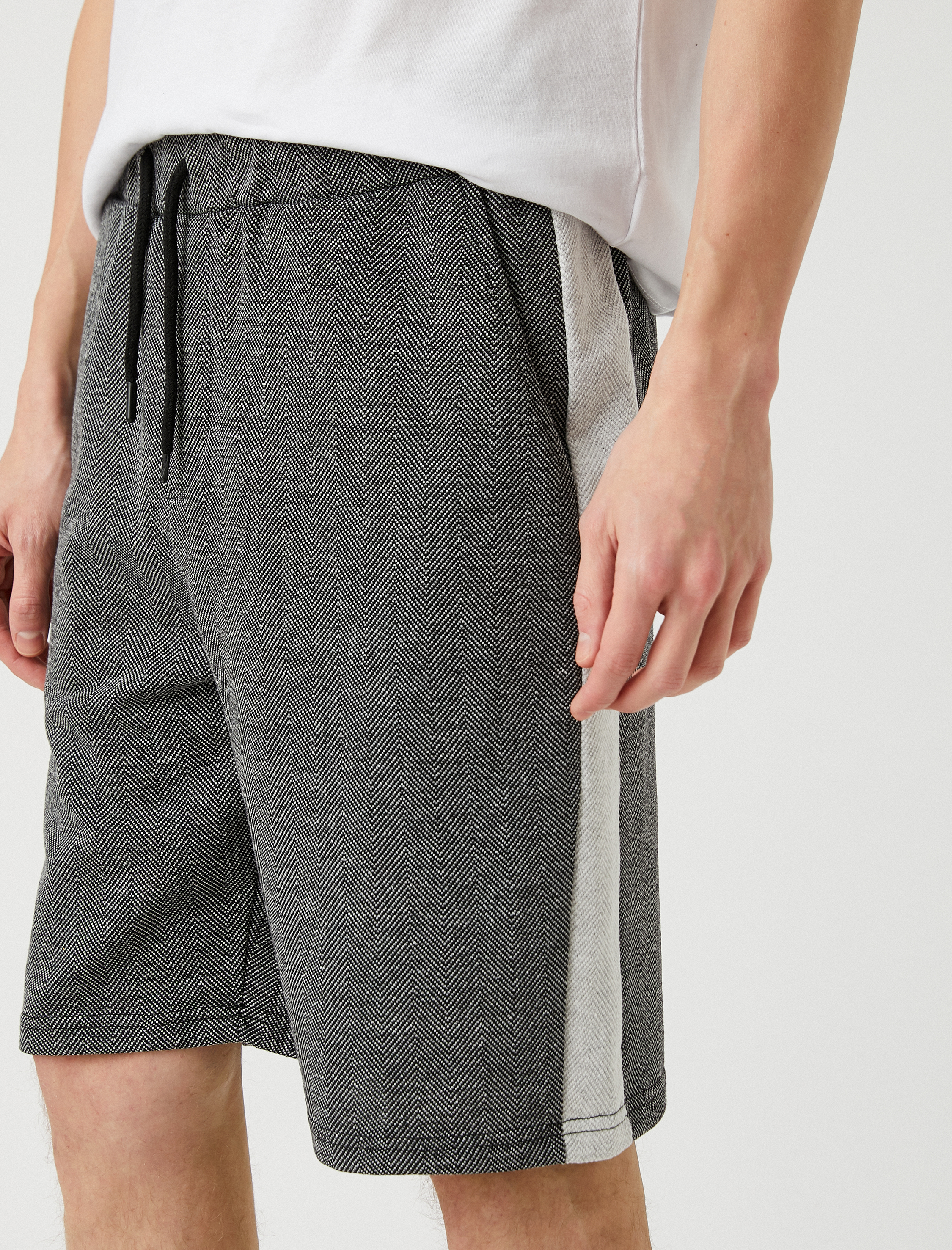   Desenli Şeritli Şort