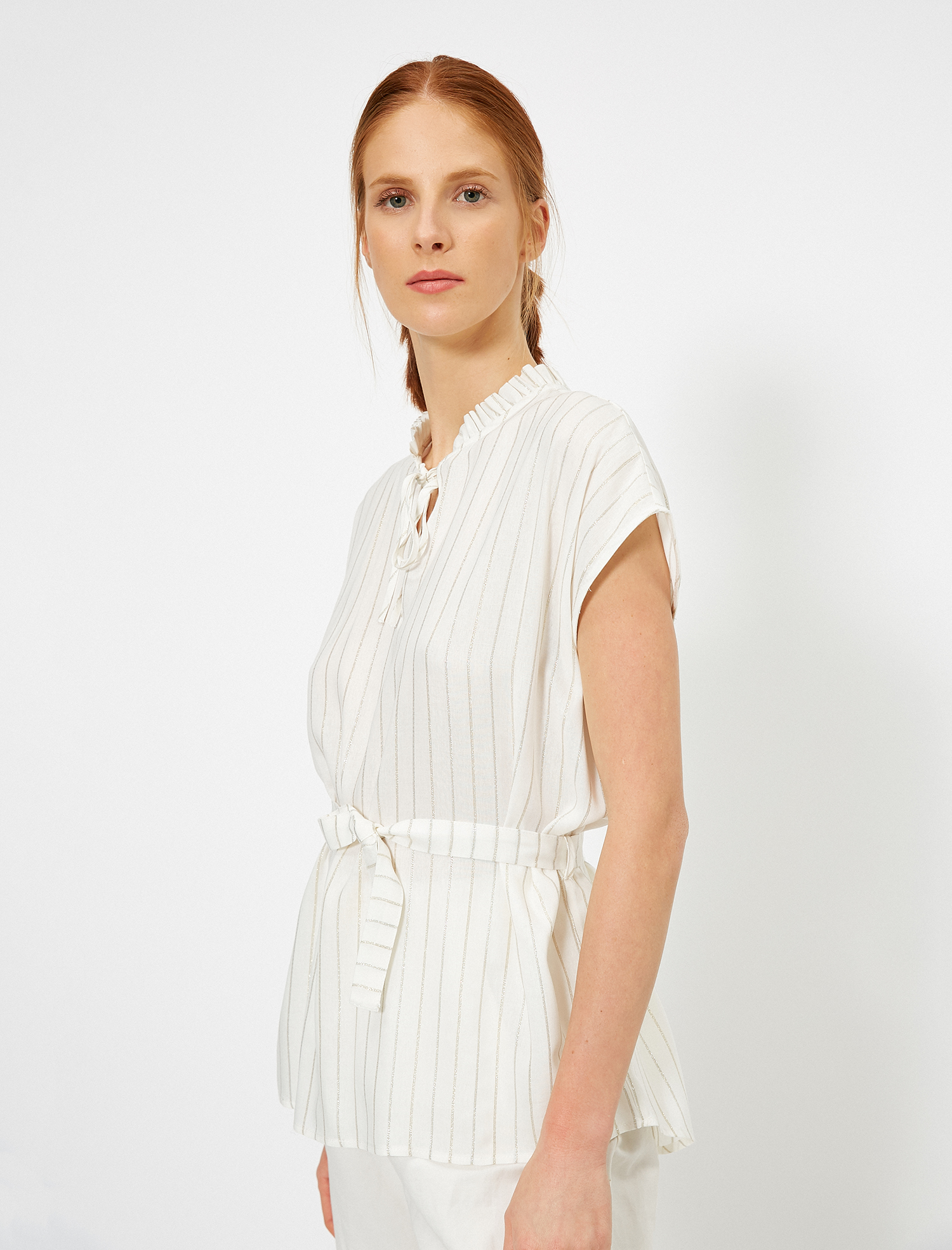   Yaka Bağlama Detaylı Kısa Kollu Bluz