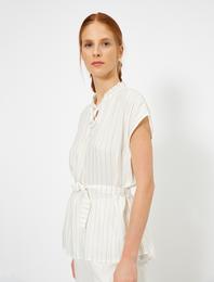 Yaka Bağlama Detaylı Kısa Kollu Bluz