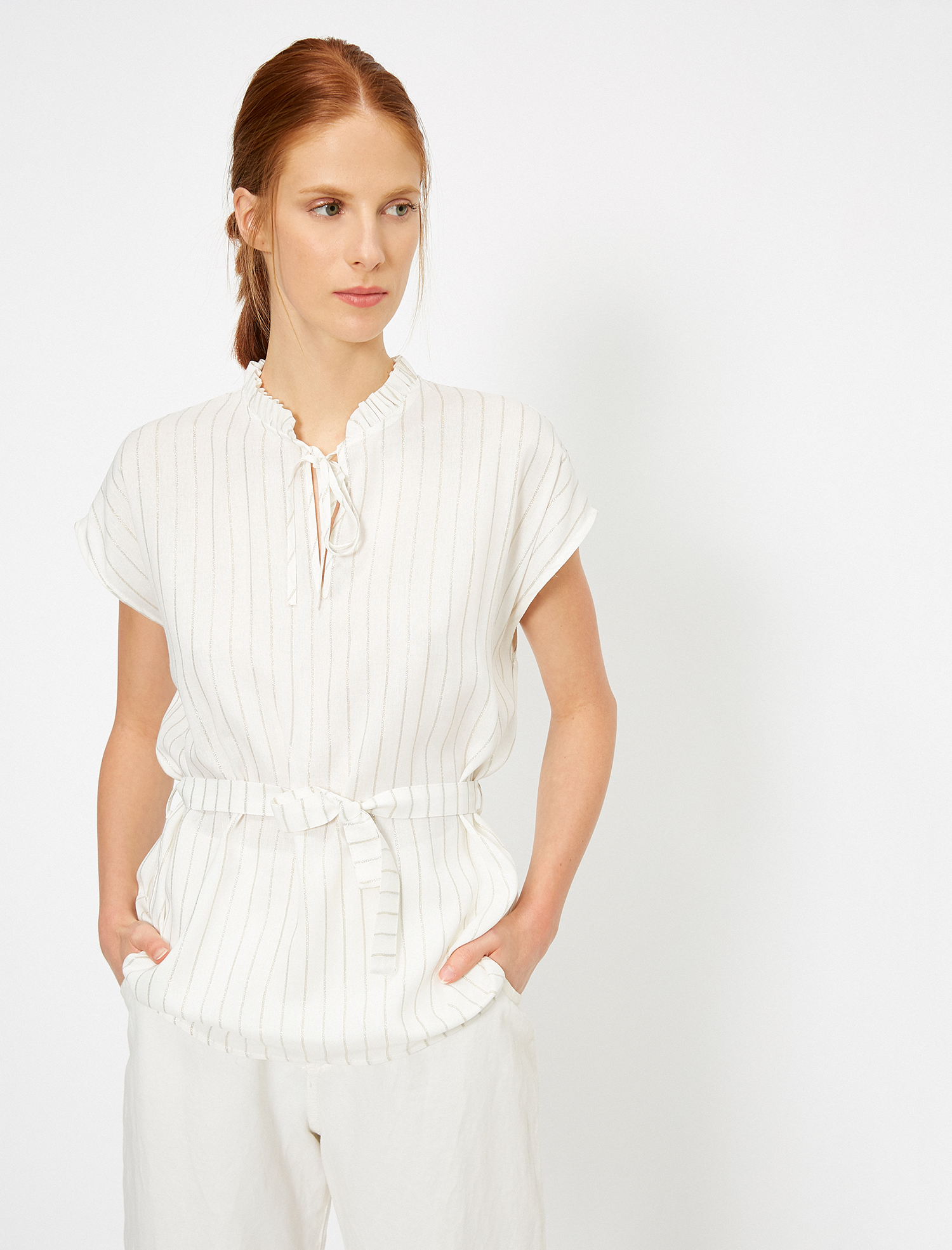   Yaka Bağlama Detaylı Kısa Kollu Bluz