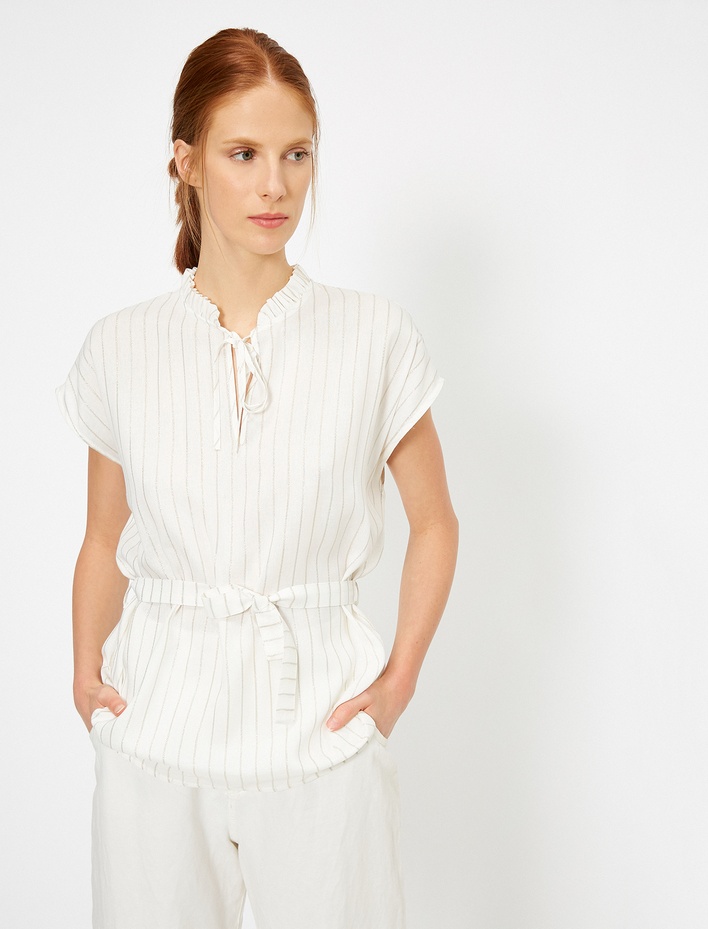  Yaka Bağlama Detaylı Kısa Kollu Bluz