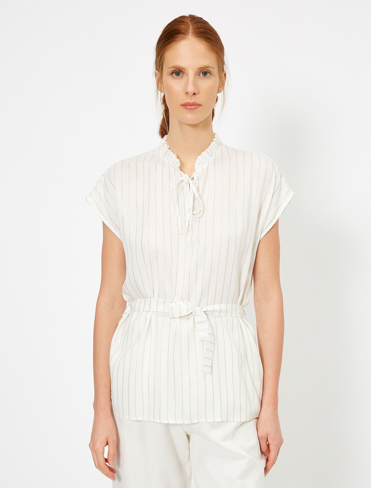   Yaka Bağlama Detaylı Kısa Kollu Bluz