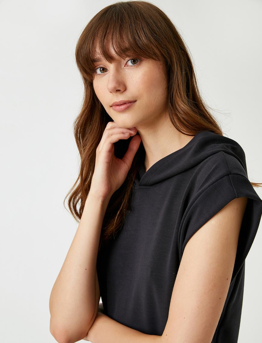   Kolsuz Kapüşonlu Sweatshirt