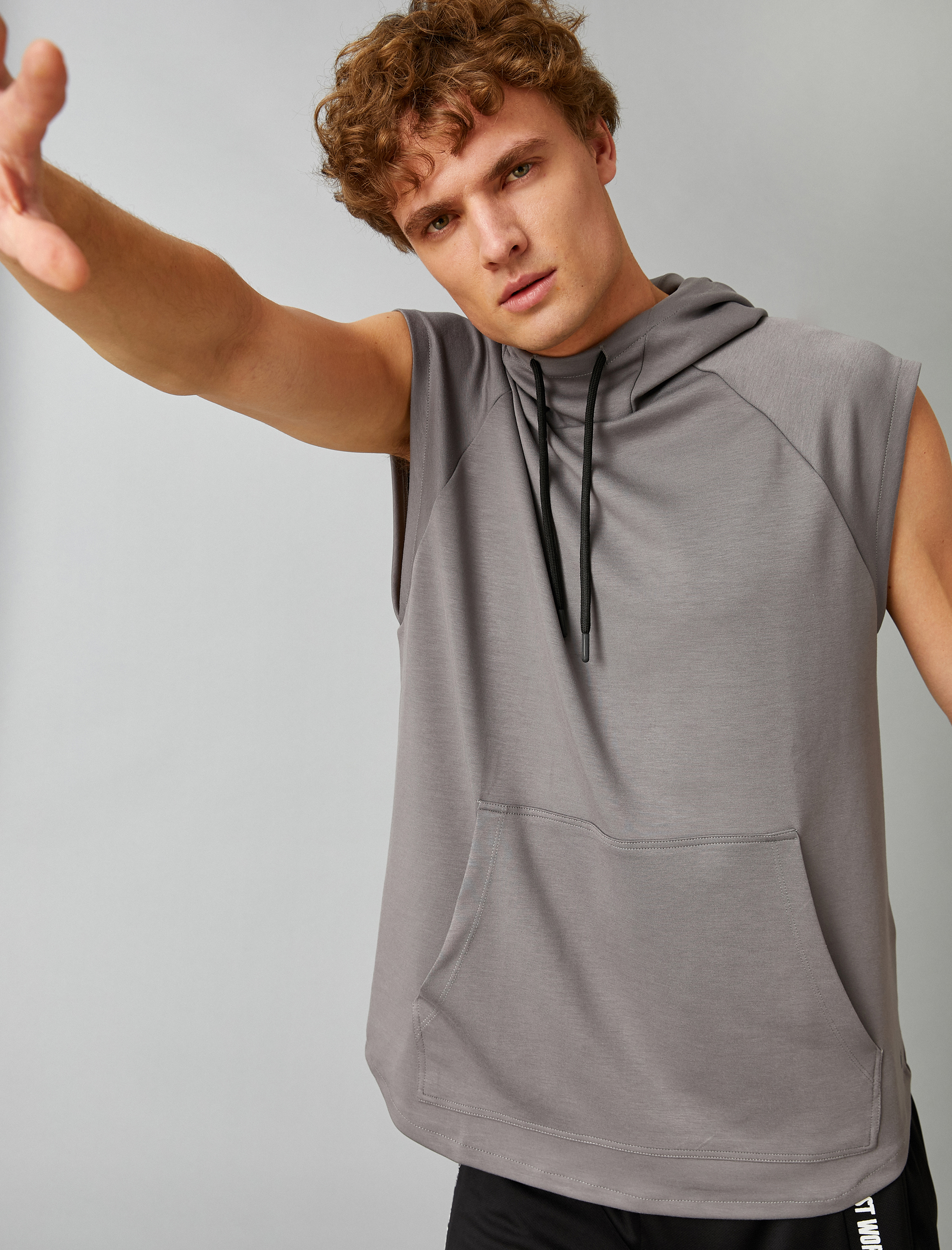   Kapüşonlu Kısa Kollu Spor Sweatshirt