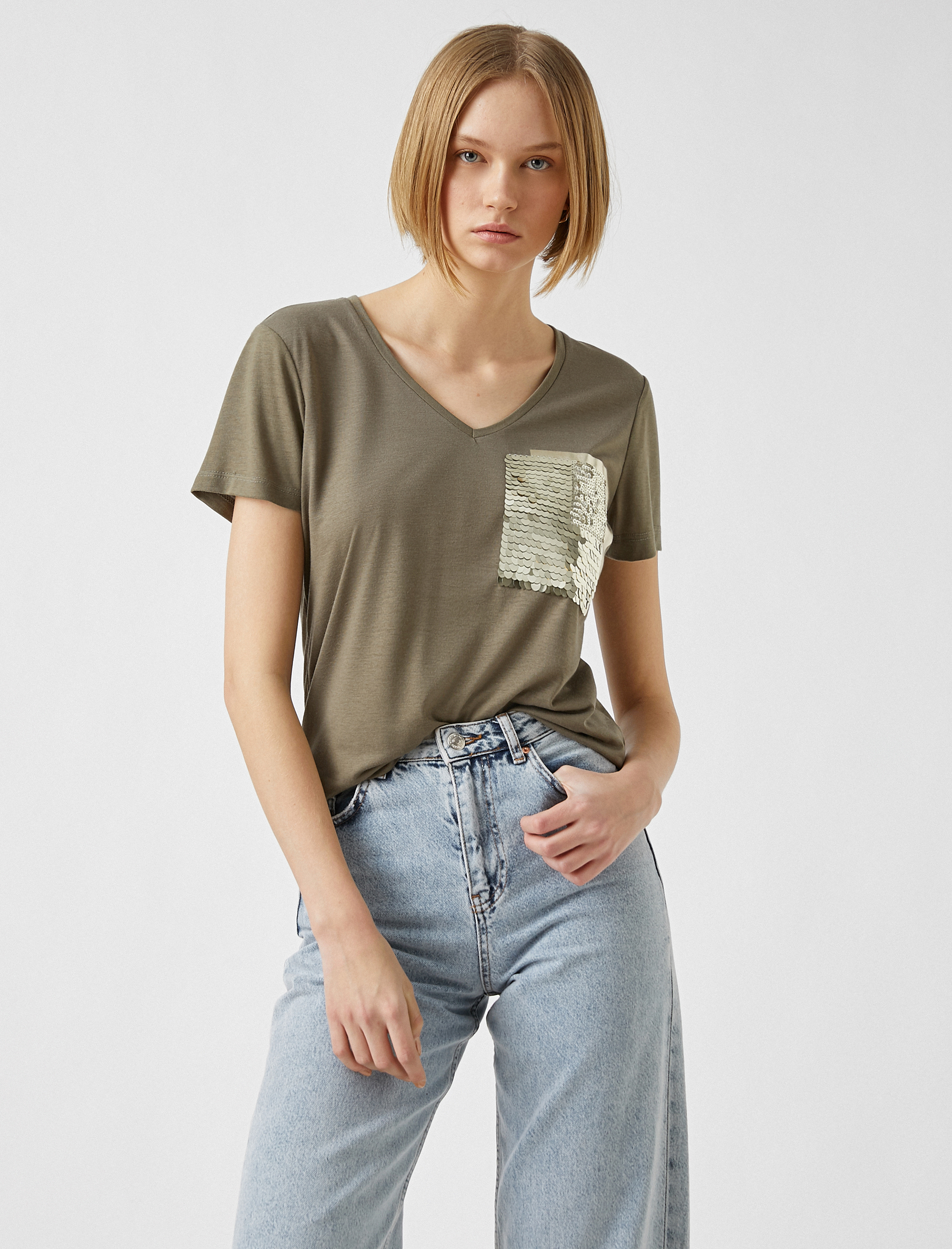   V Yaka Payet Kısa Kollu Tişört