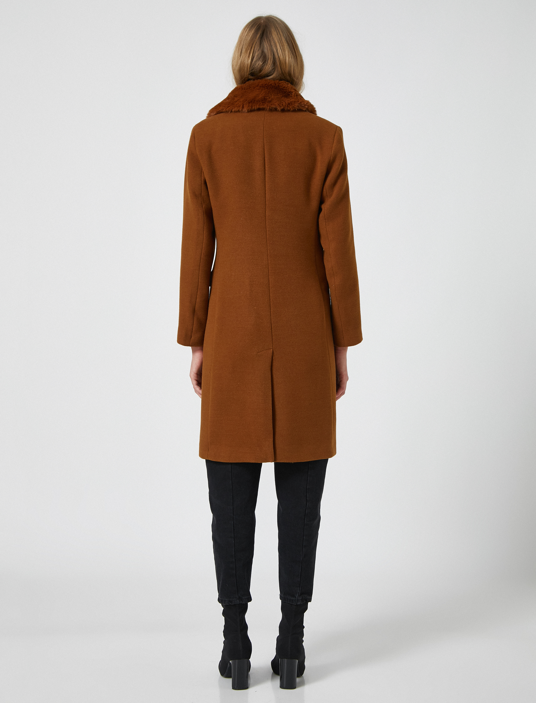   Suni Kürk Detaylı Düğmeli Kaşe Kaban