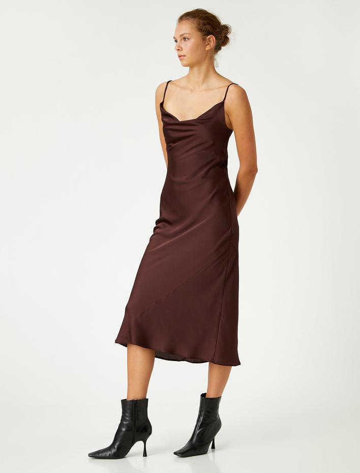  Degaje Yaka İnce Askılı Saten Midi Elbise