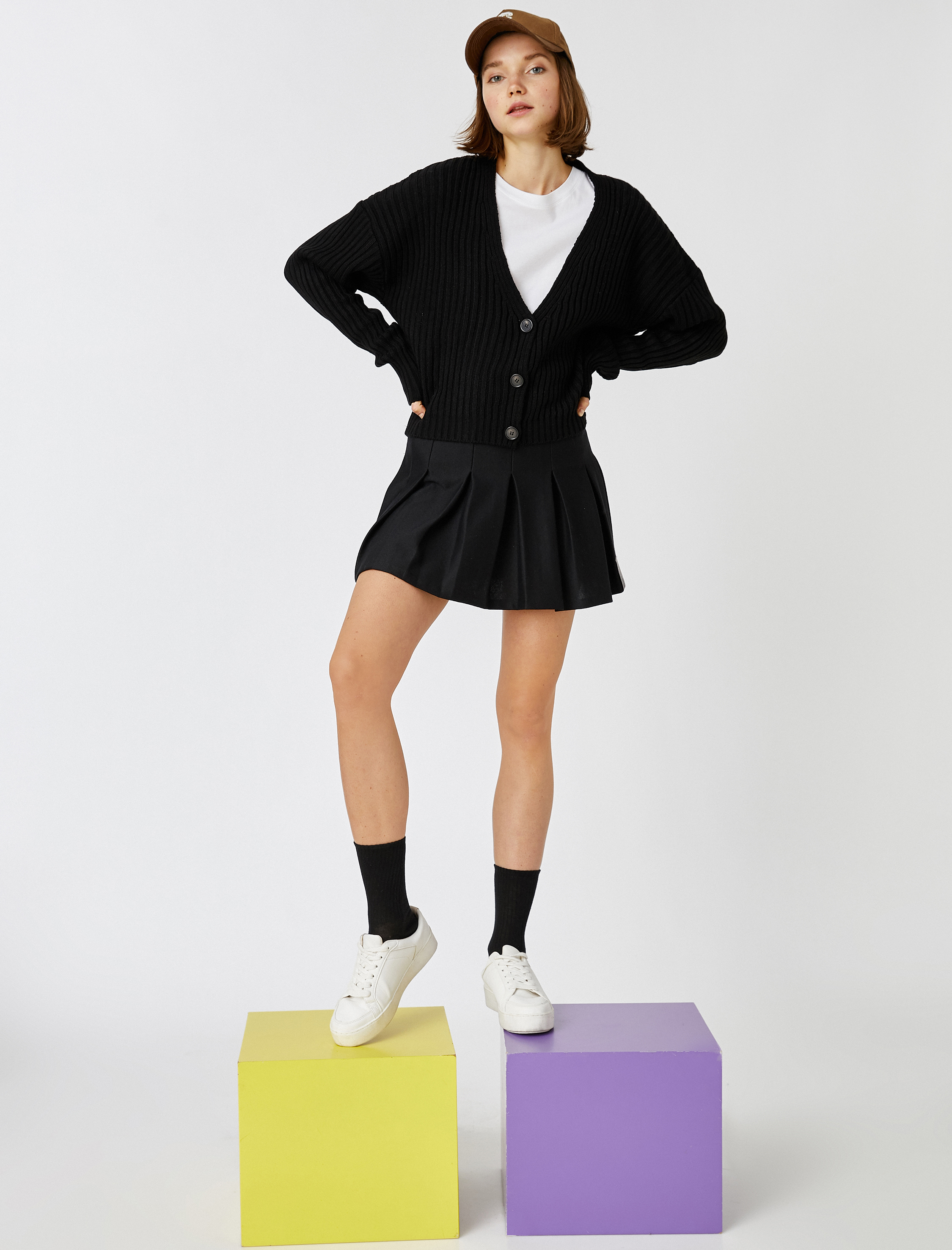   V Yaka Düğmeli Uzun Kollu Hırka