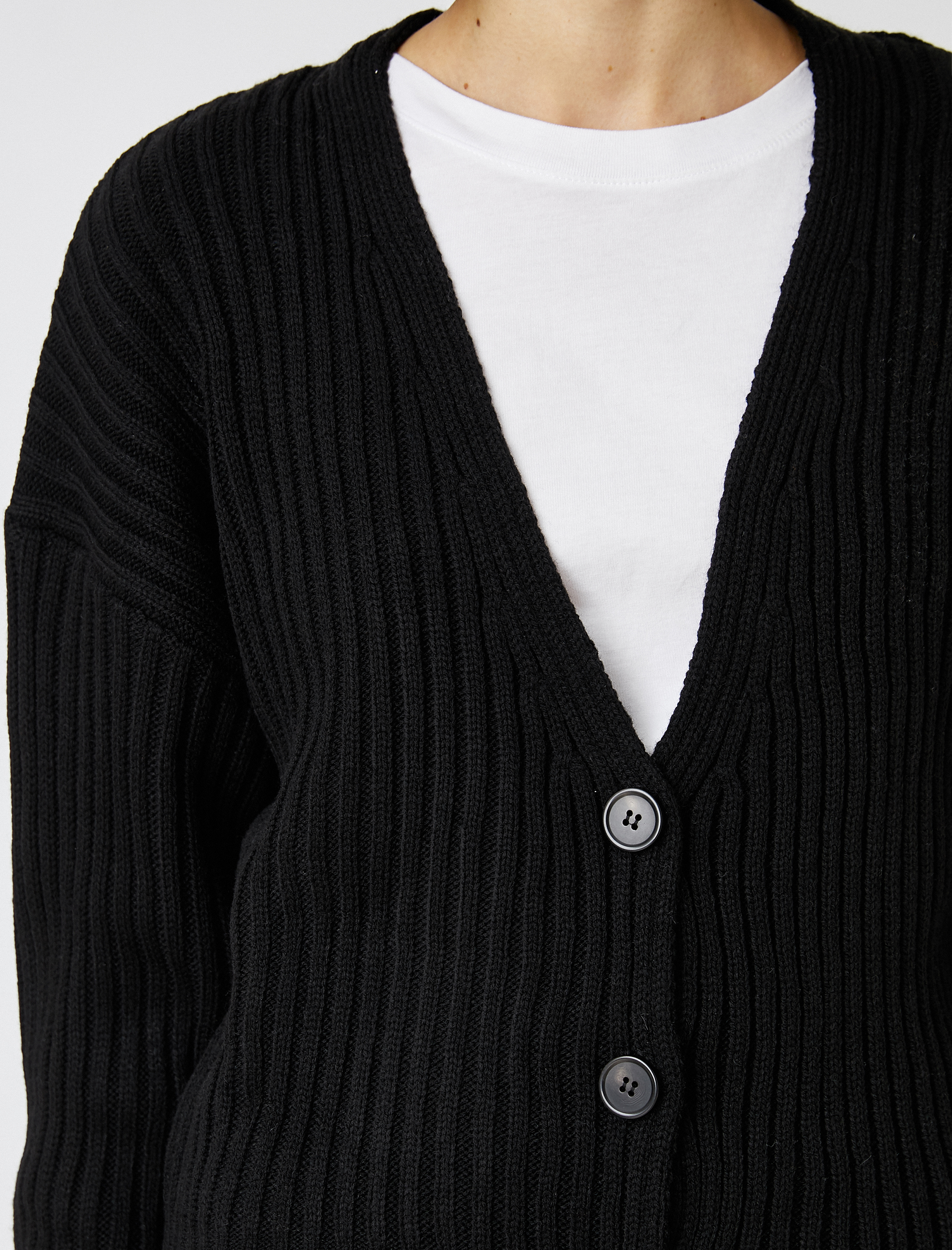   V Yaka Düğmeli Uzun Kollu Hırka