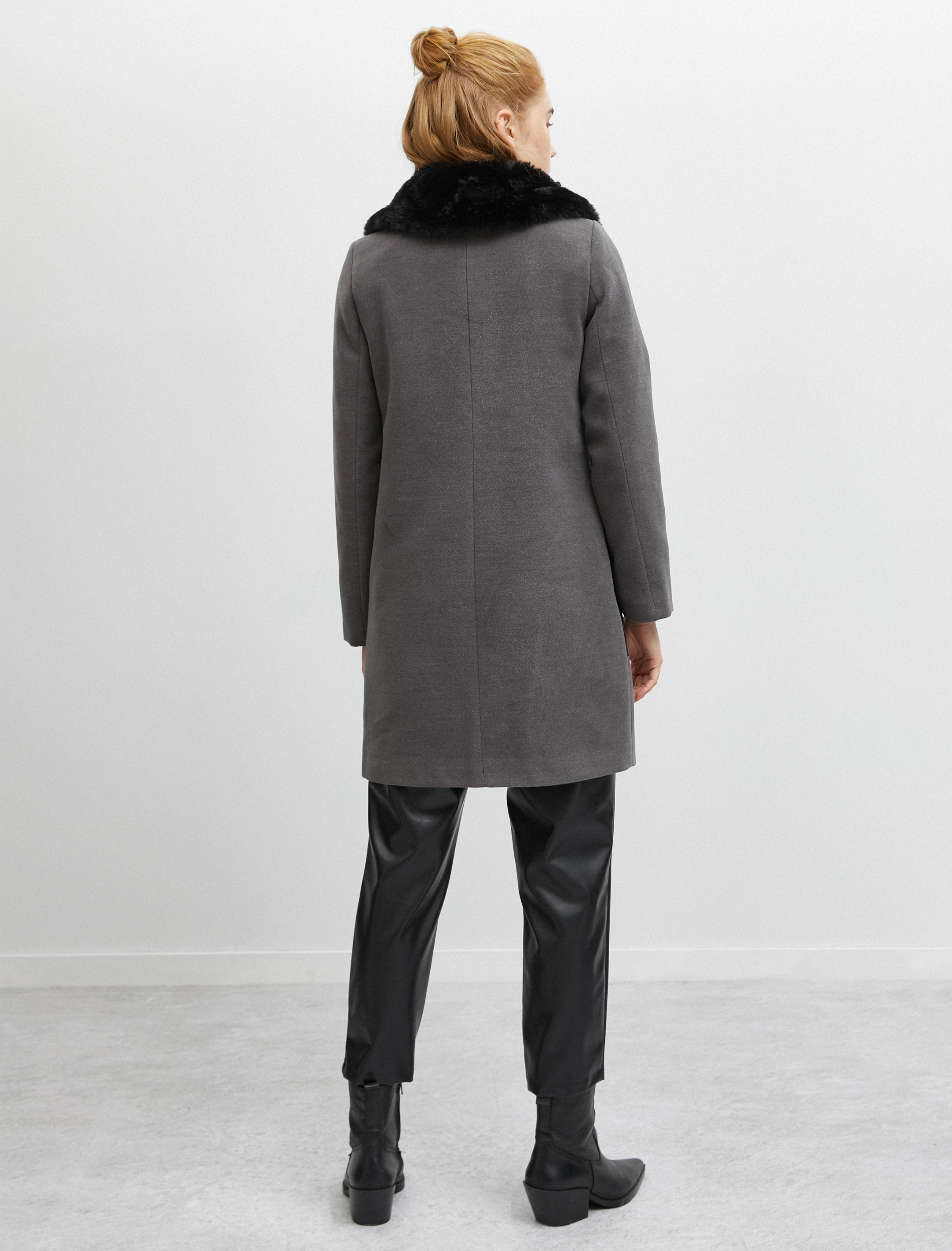   Yakası Suni Kürklü Kaban