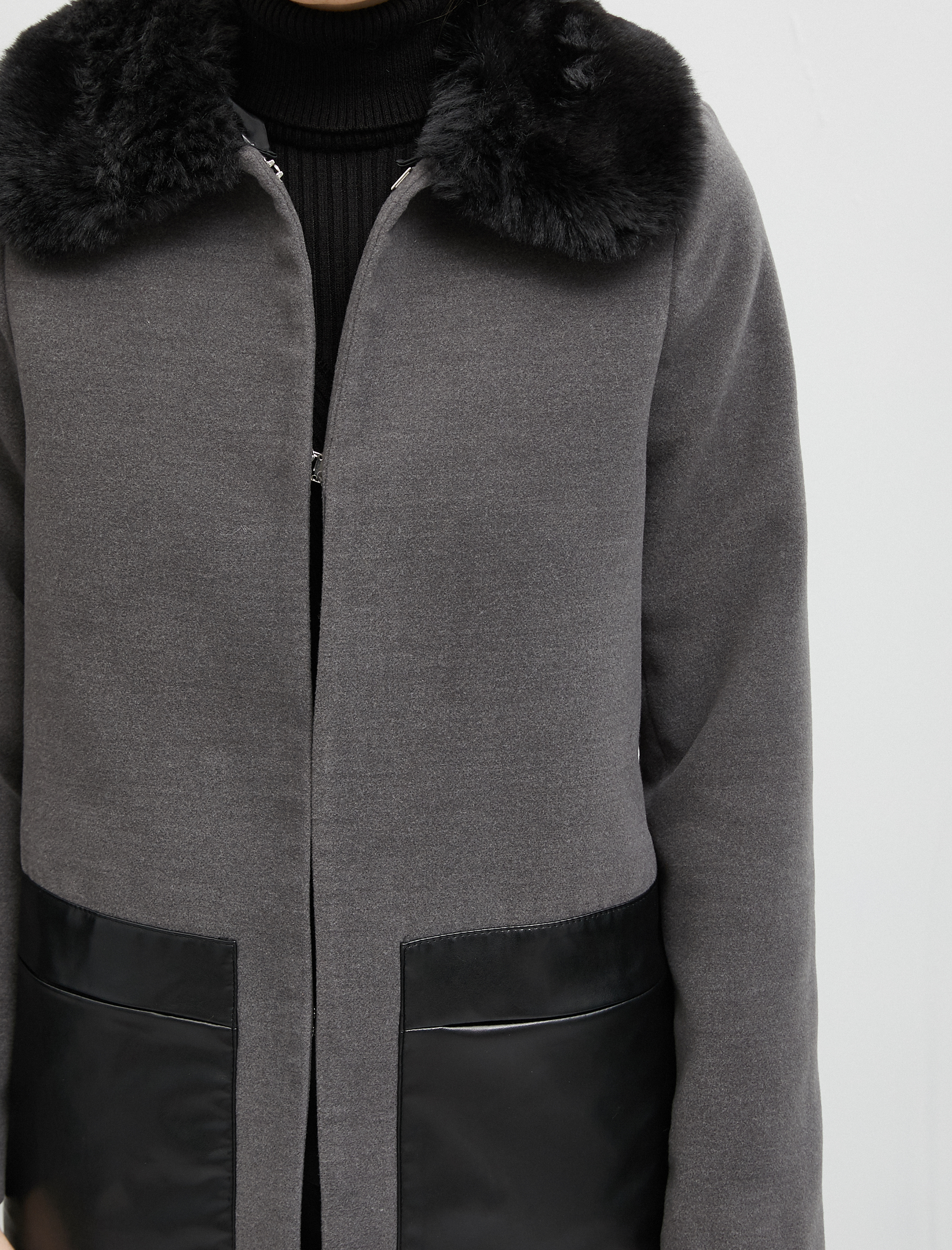   Yakası Suni Kürklü Kaban