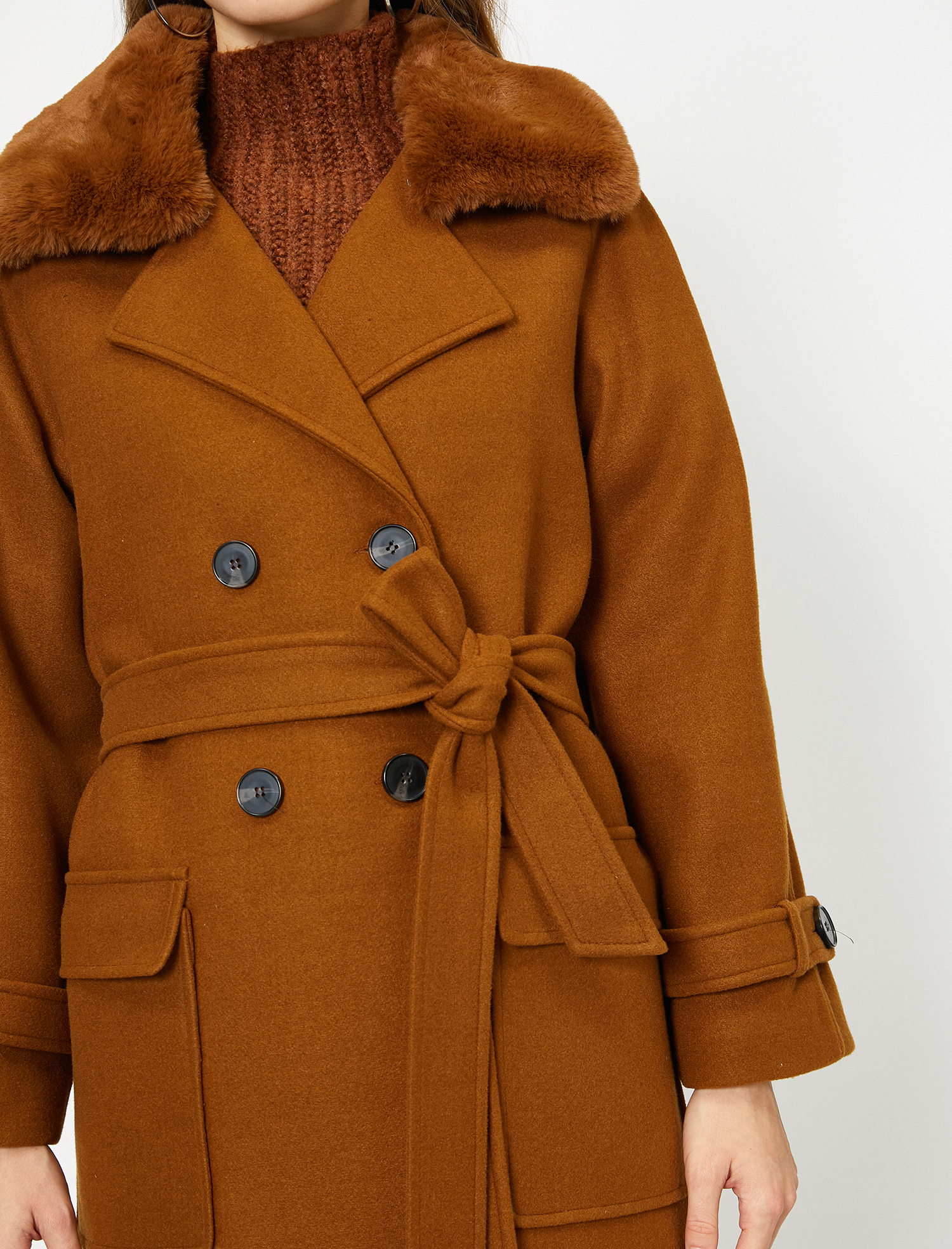   Yakası Suni Kürklü Kaban