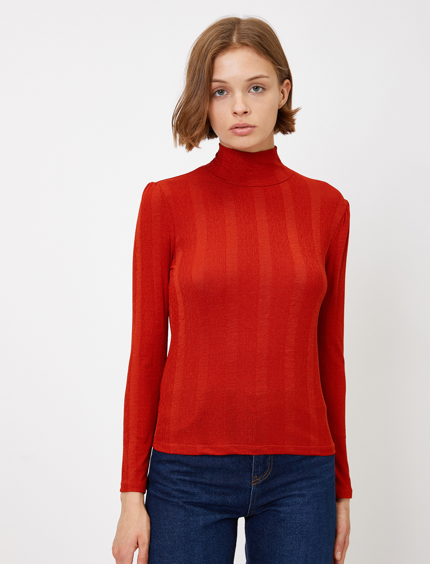   Yüksek Yaka Tişört