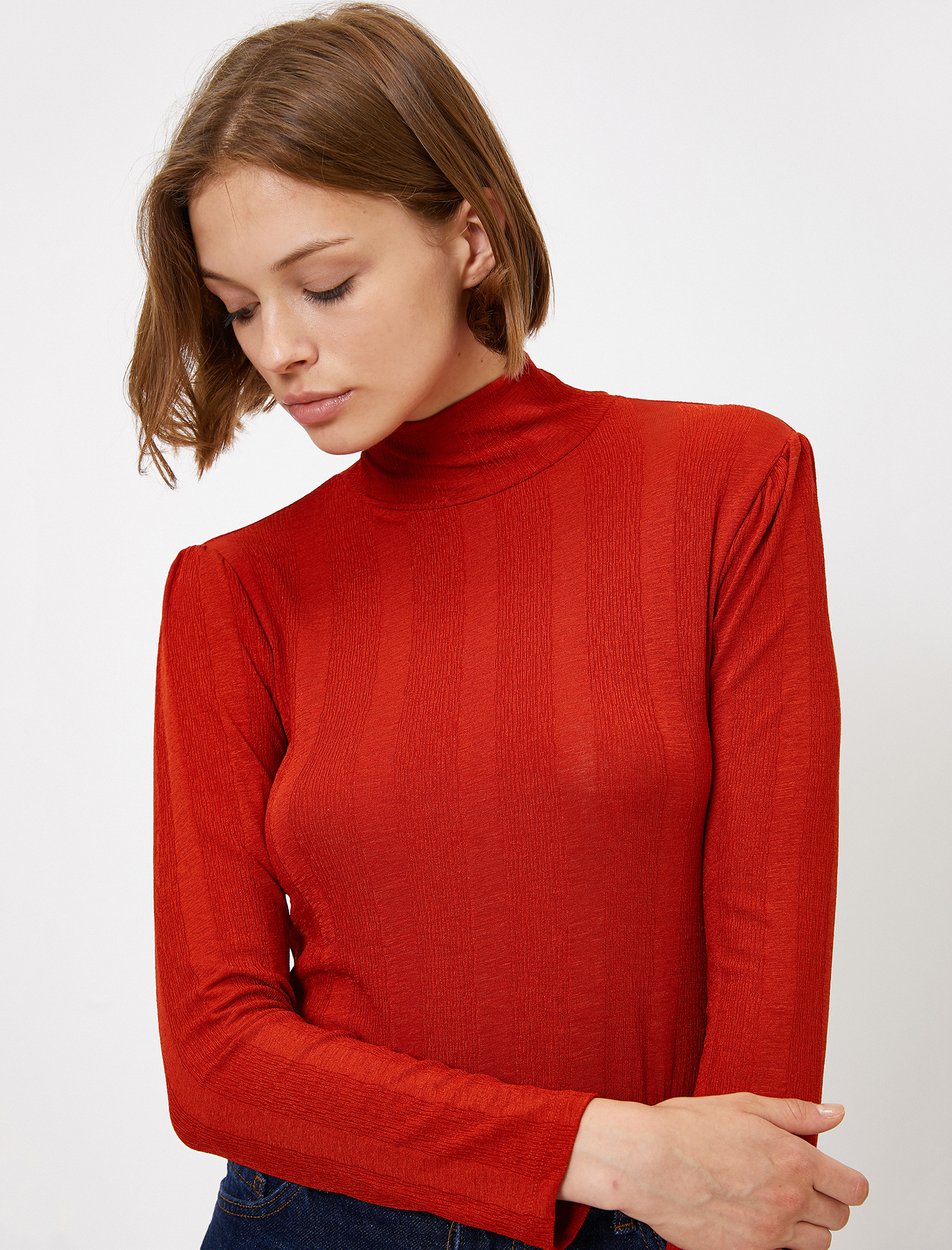   Yüksek Yaka Tişört