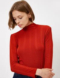 Yüksek Yaka Tişört