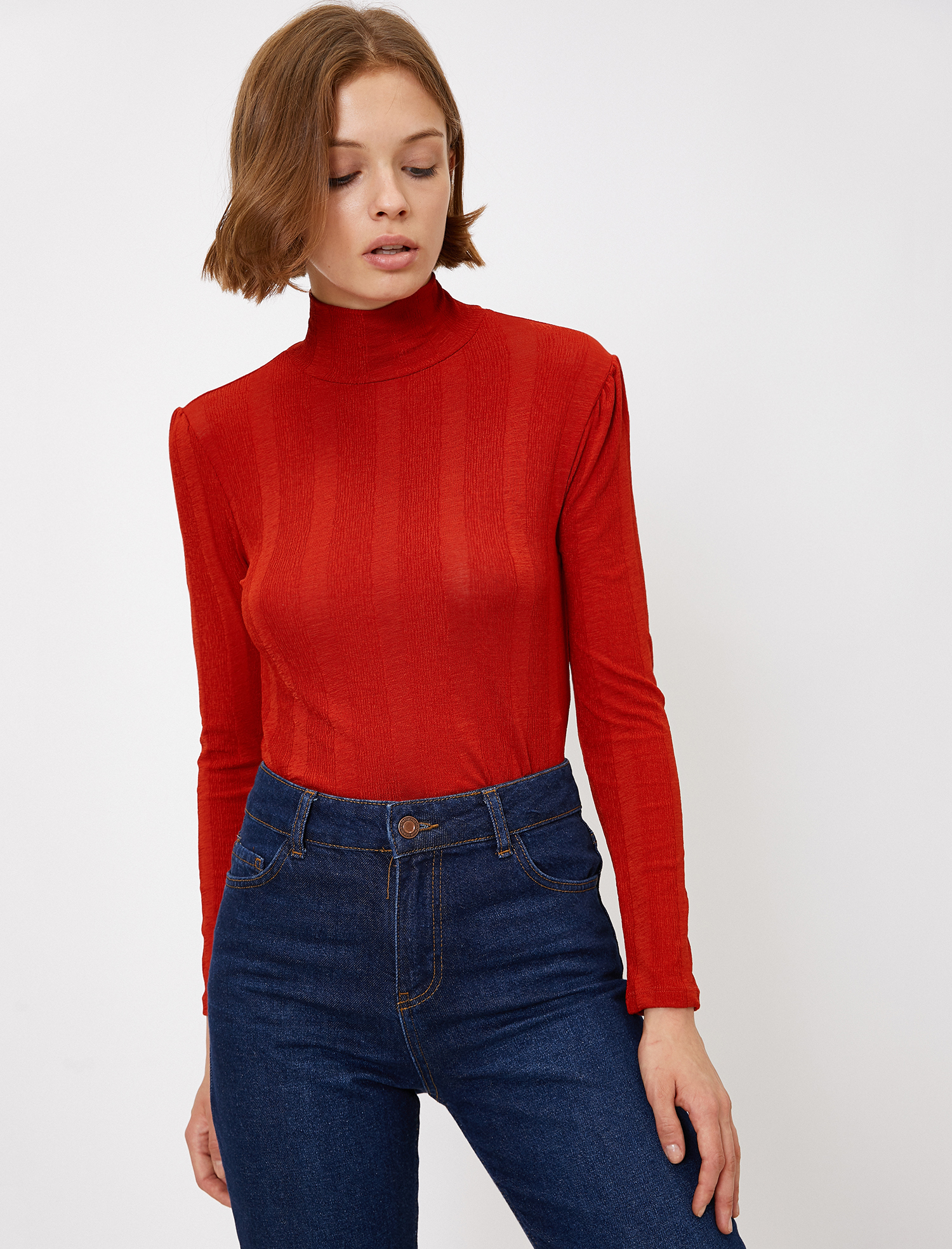   Yüksek Yaka Tişört