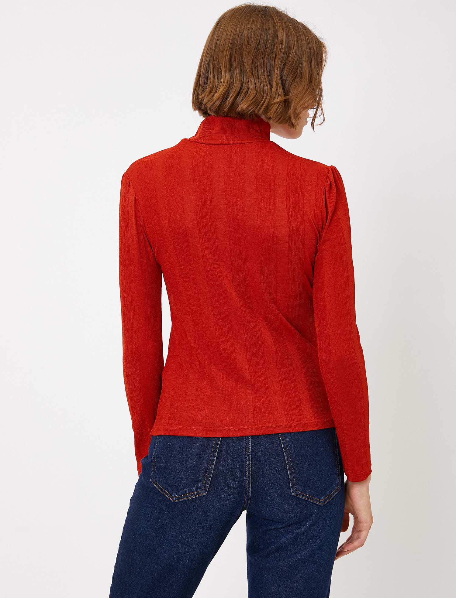   Yüksek Yaka Tişört